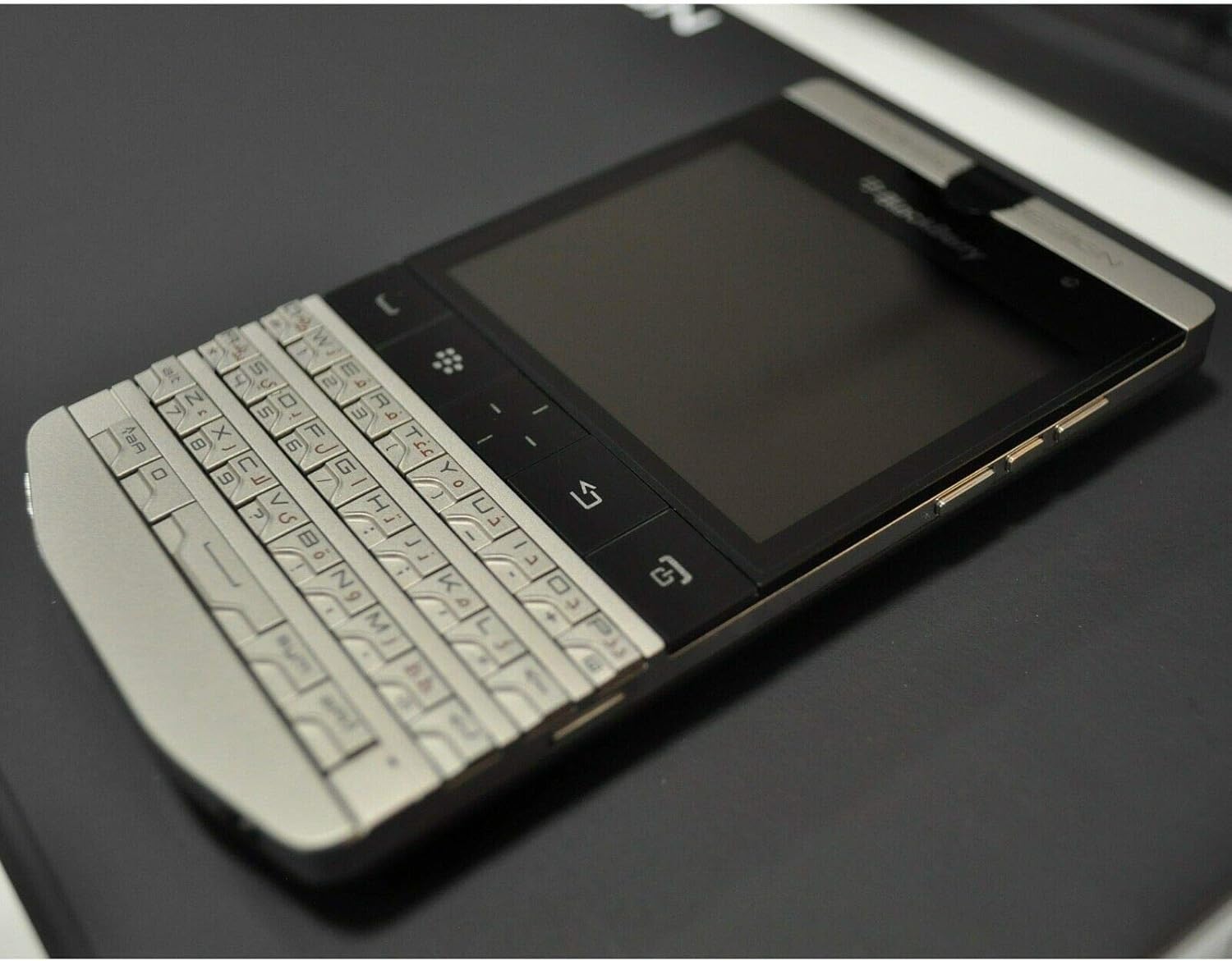 BLACKBERRY PORSCHE DESIGN P'9981 8GB QWERTY DARK PLATINUM UNLOCKED P9981 MOBILE PHONE GENUINE