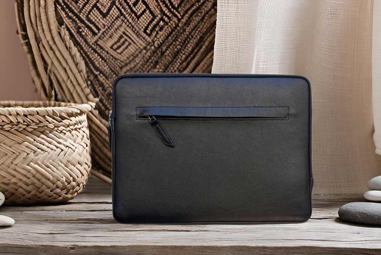 Pack & Smooch Leather Case Designed for iPad Pro/Air 13 and 12.9 Inch + Magic Keyboard | Angus | Vegetable Tanned Leather from Italy | iPad Protective Cover in Black