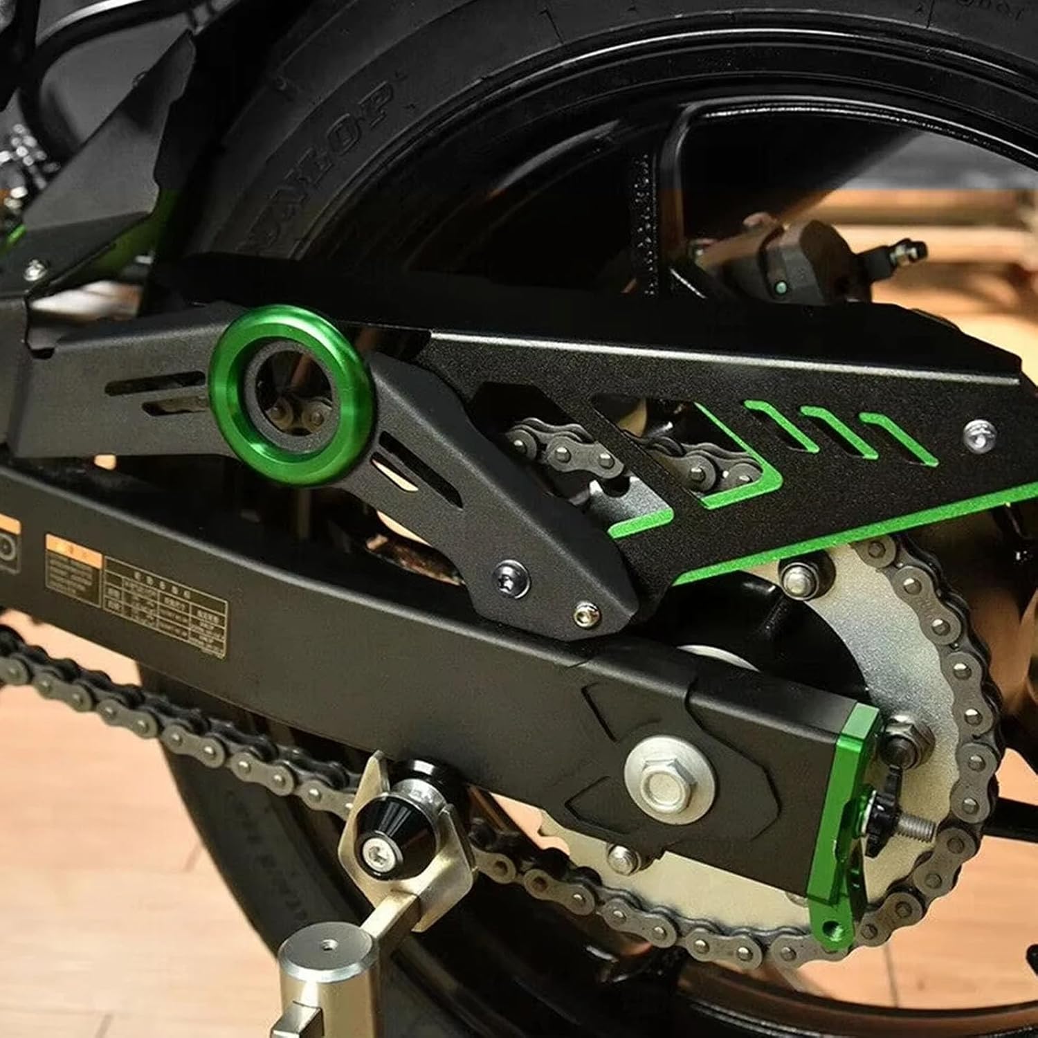 for 2025 Ninja 400 250 Z400 2024 2023-2018 Motorcycle Chain Cover Protective Guard Rear Mudguard Accessories Splash Guard Bracket (Green)