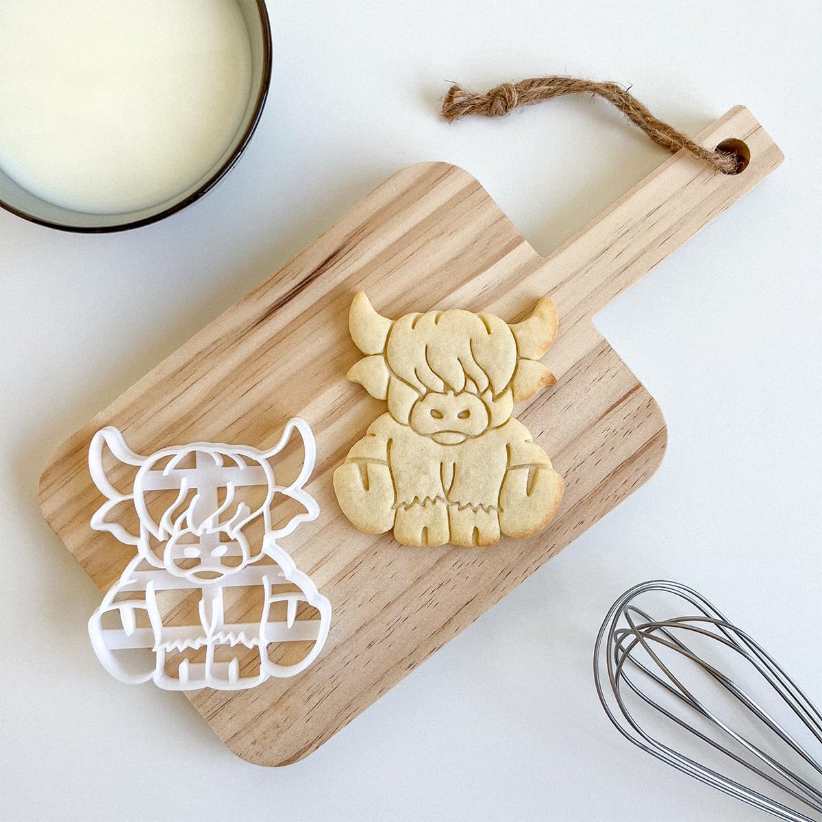 BAKERLOGY Cute Highland Cow Body Cookie Cutter - Detailed Biscuit Cutter Design for Baking and Crafts, ideal on fondant, dough, clay