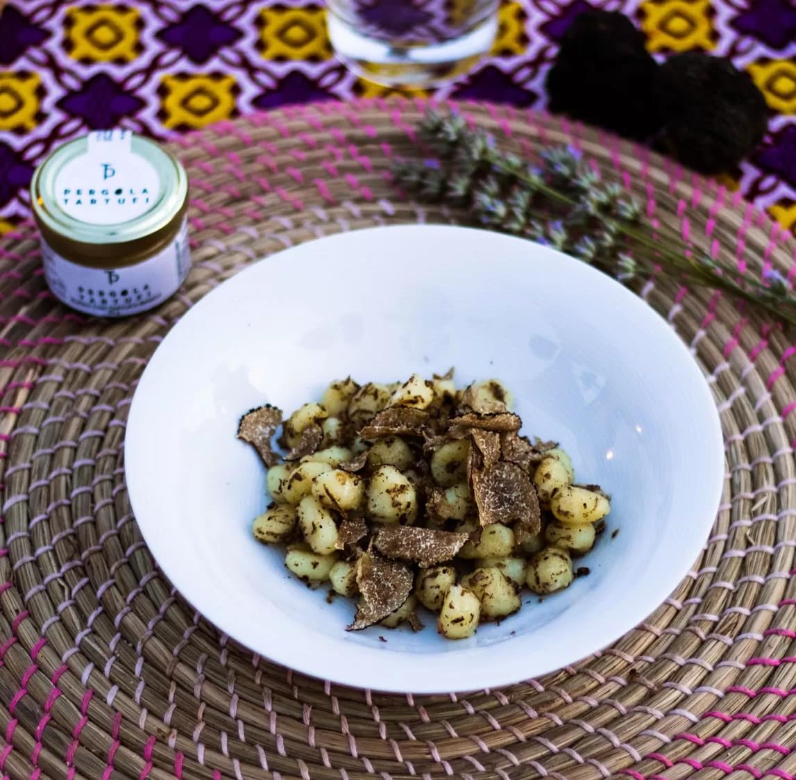 Pergola Tartufi - Tartufo Nero Uncinato Fresco 100g, Qualità Pregiata - Aroma Intenso per Piatti Gourmet e Condimenti Esclusivi, Ideale per Pasta e Risotti