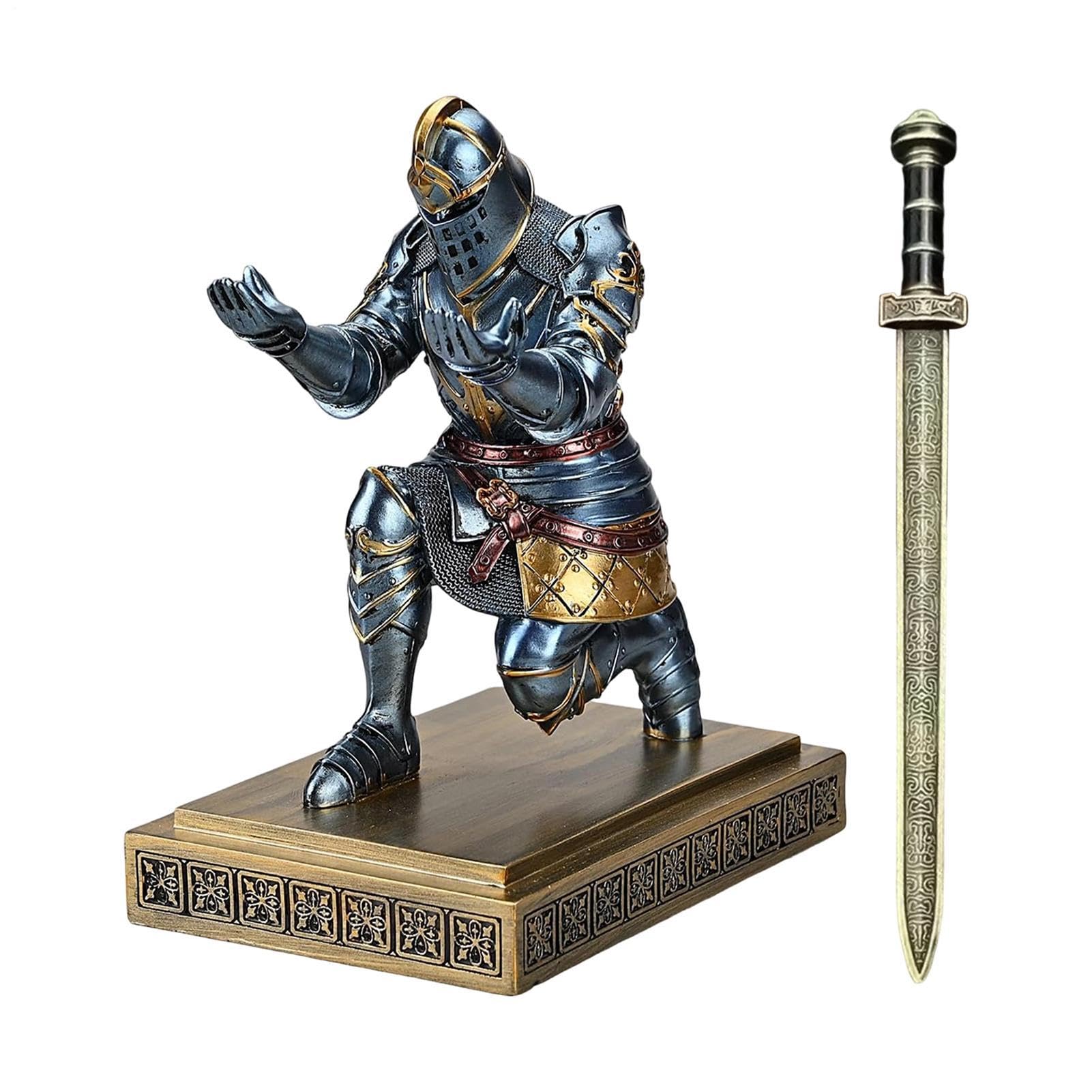 Portapenne Cavaliere Supporto Per Pastelli In Inginocchiata | Statuette Di Cavaliere In Inginocchiata per , Pennarelli, Matite, Pastelli, Pennelli Pittura, Scrivania, Ufficio, Aula,