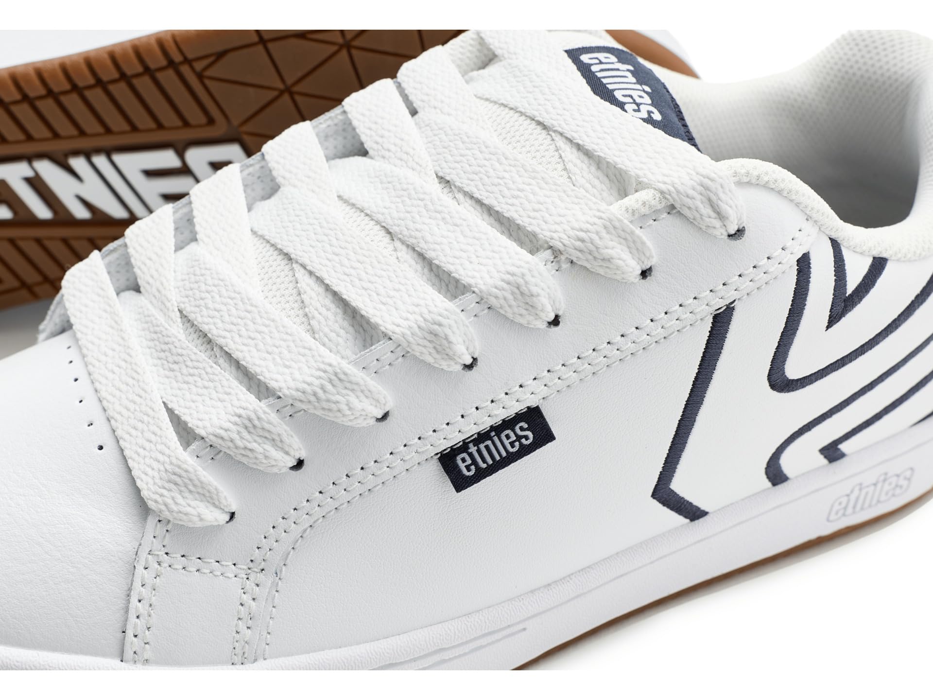 Etnies Fader – Estilo Heritage clásico de Skate con Look abultado a la Moda, Cupsole Reforzada, Ajuste Acolchado, Zapatillas para el día a día