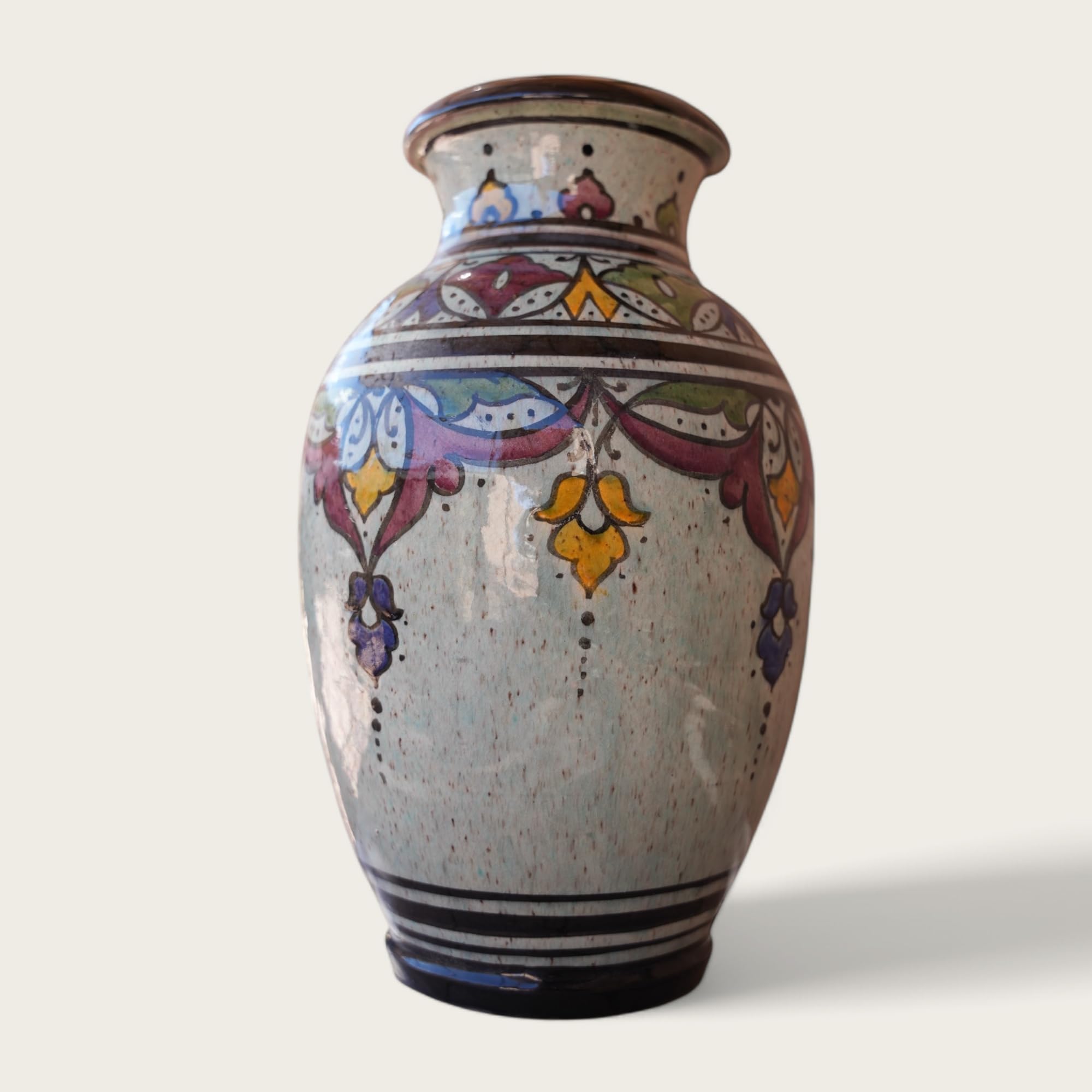 Vase en céramique fait main style oriental chargé d'histoire
