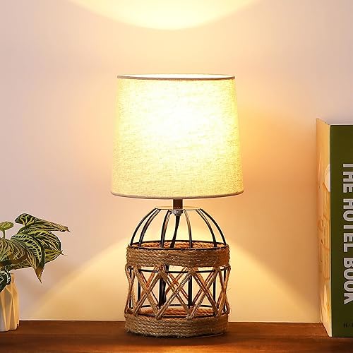 Lámpara de mesa bohemia para dormitorio, pequeña lámpara de noche con base de jaula de metal de ratán y pantalla de lino, lámpara de mesita de noche