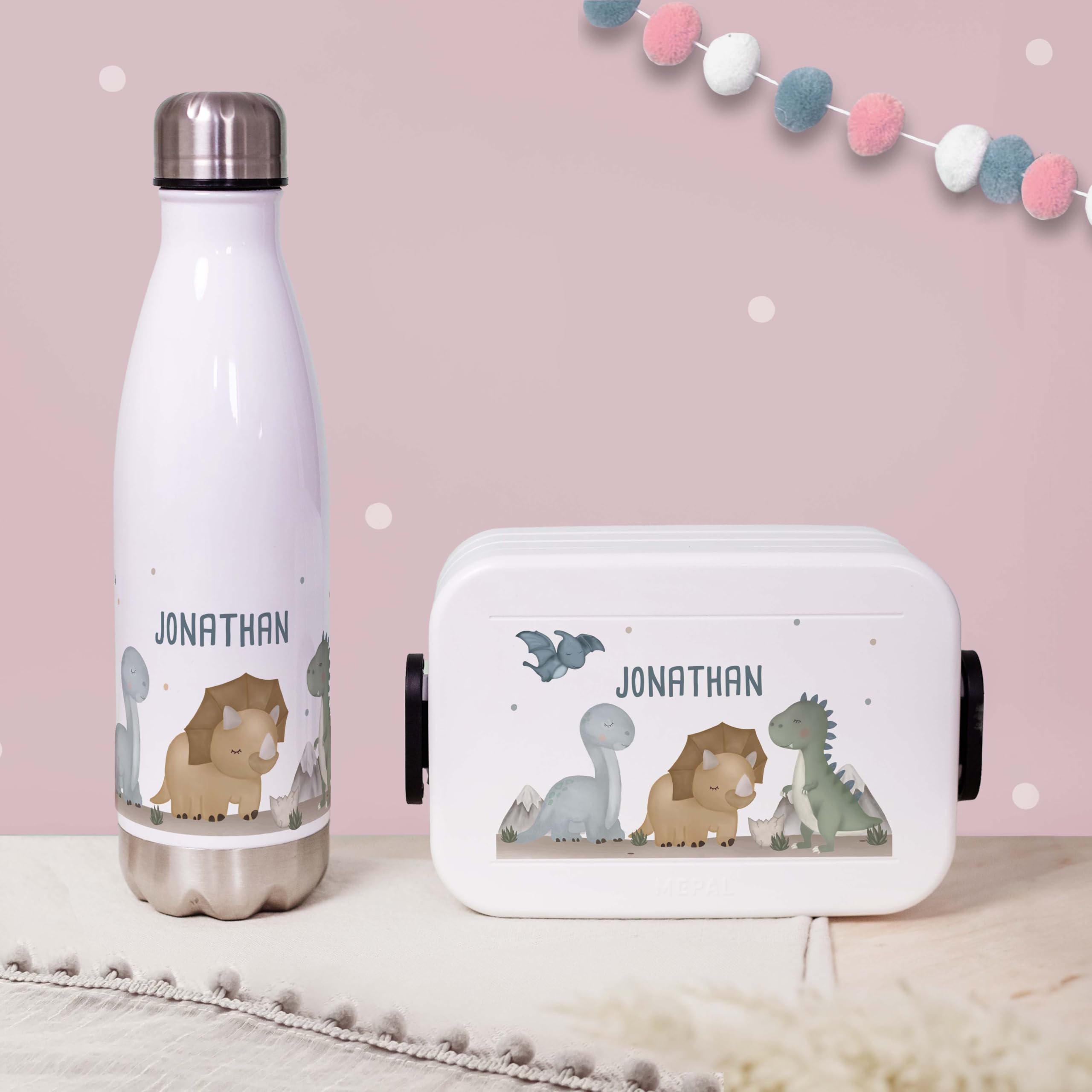 hellomini Mepal Lunch Set | Personalisiert | Mepal Brotdose Kinder & Trinkflasche 500ml | Personalisierte Brotdose & Trinkflasche Edelstahl | Geschenk zur Einschulung (Dinowelt, Box grün)