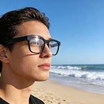 LICAEVEY Lunettes intelligentes avec Bluetooth 5.3, Objectifs de blocage de la lumière bleue photochromique, haut-parleurs d'oreilles ouvertes, 15H Temps de jeu pour les appels musicaux