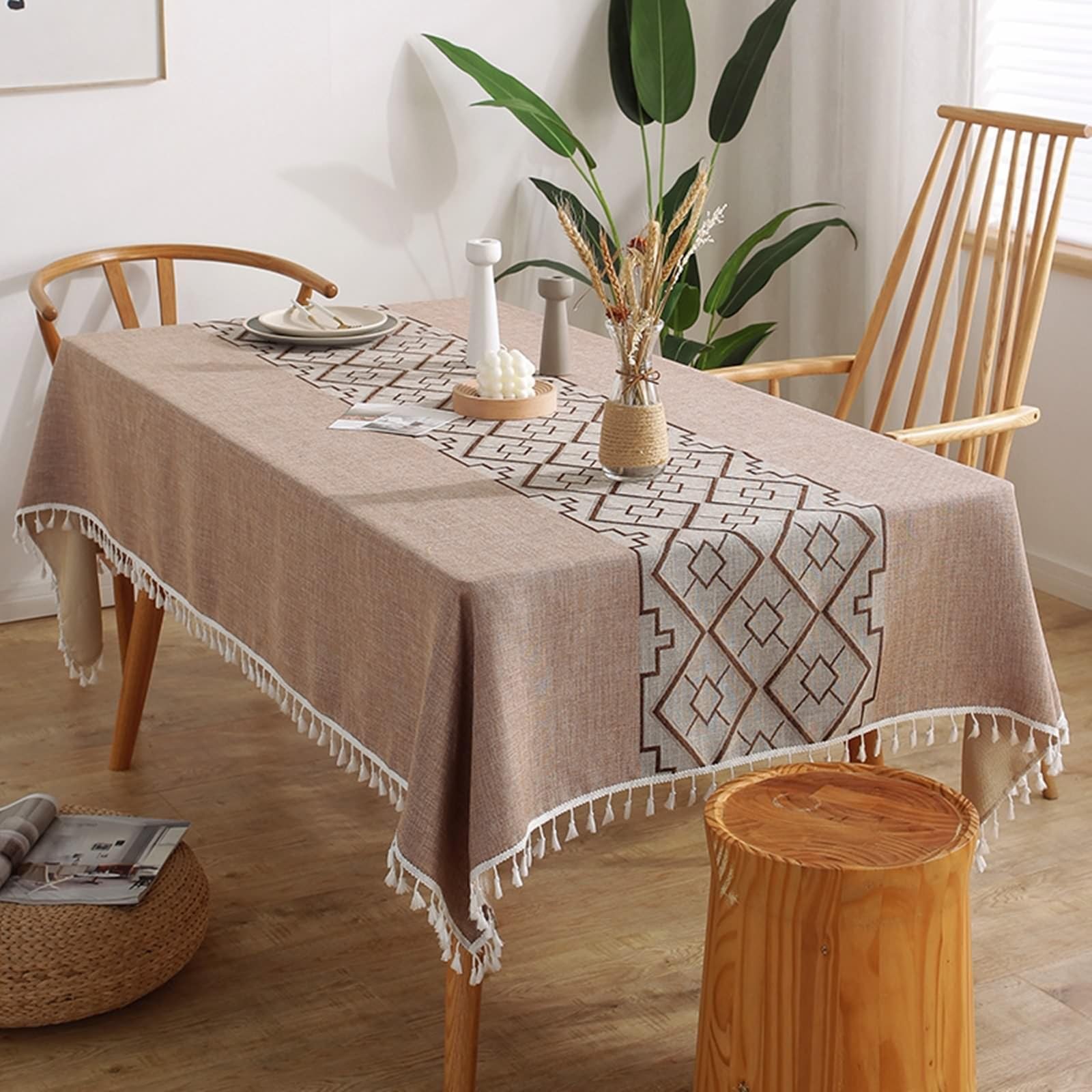 Nappe géométrique brodée 140x140 en tissu polyester lourd de luxe