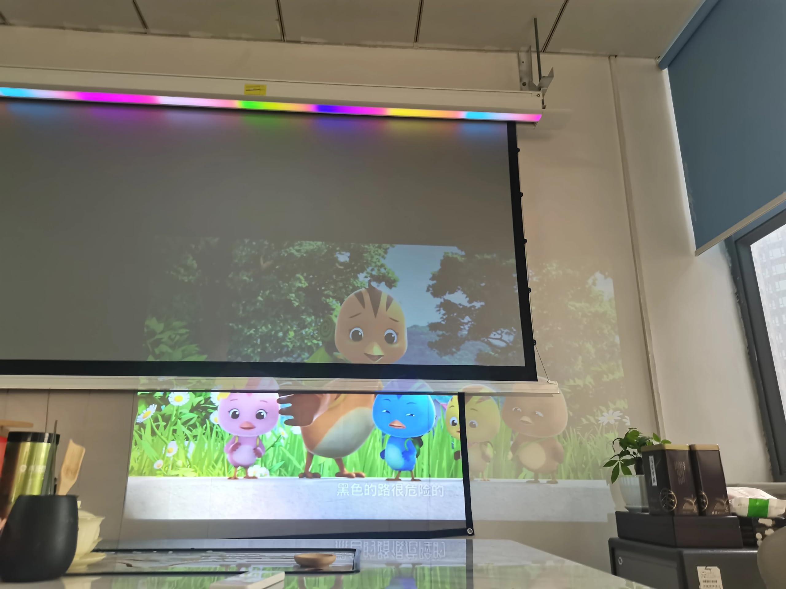 Schermo per proiettore, Schermo di proiezione portatile in tela riflettente con rivestimento ottico grigio anti-luce per home theater(120 inch)