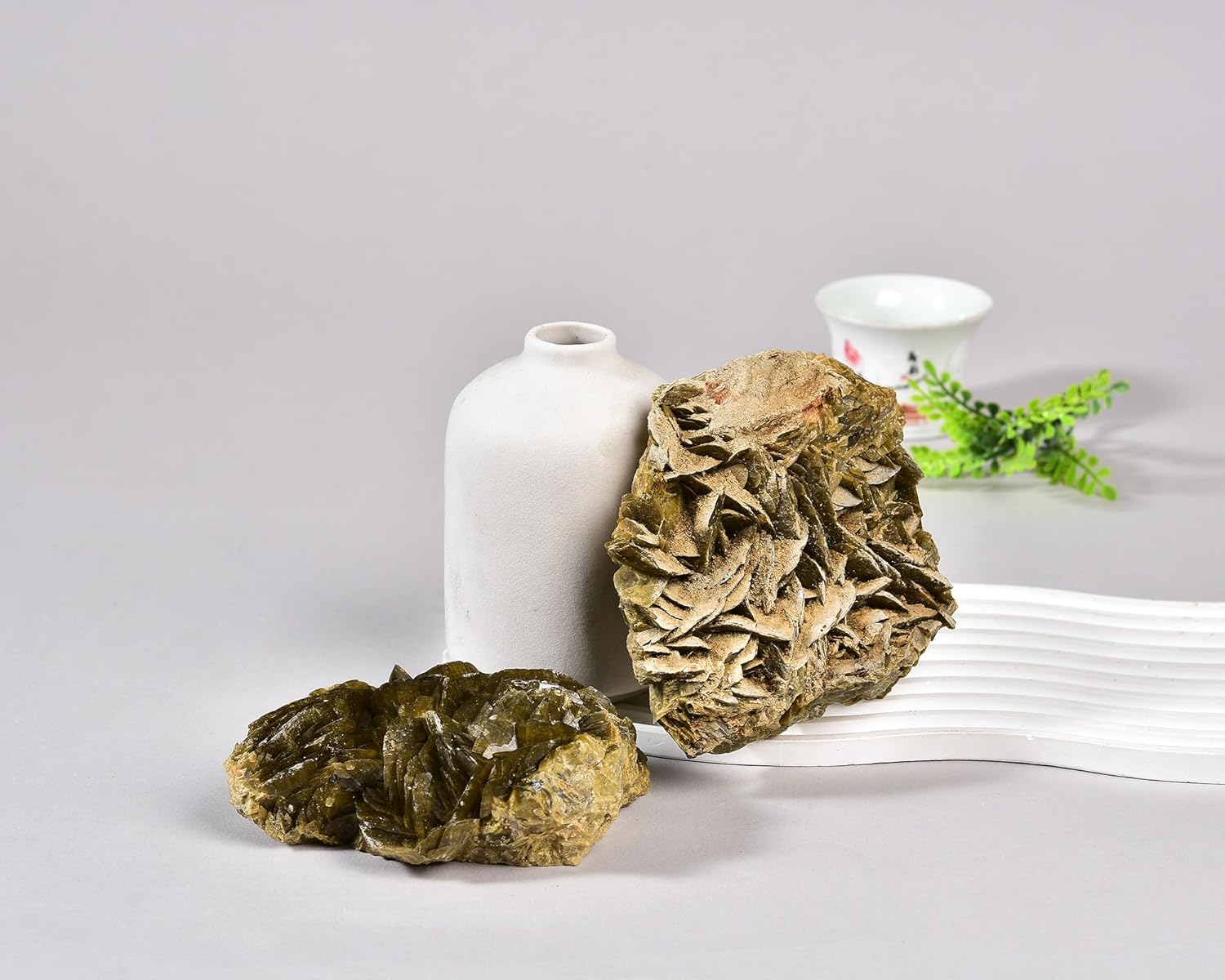 AMOYSTONE Natural Siderite Crystal Large Decorative Stone Quartz Ore Specimen with Stand 1.7-2 Lbs, Healing Crystal Healer Lover Witchcraft Feng Shui