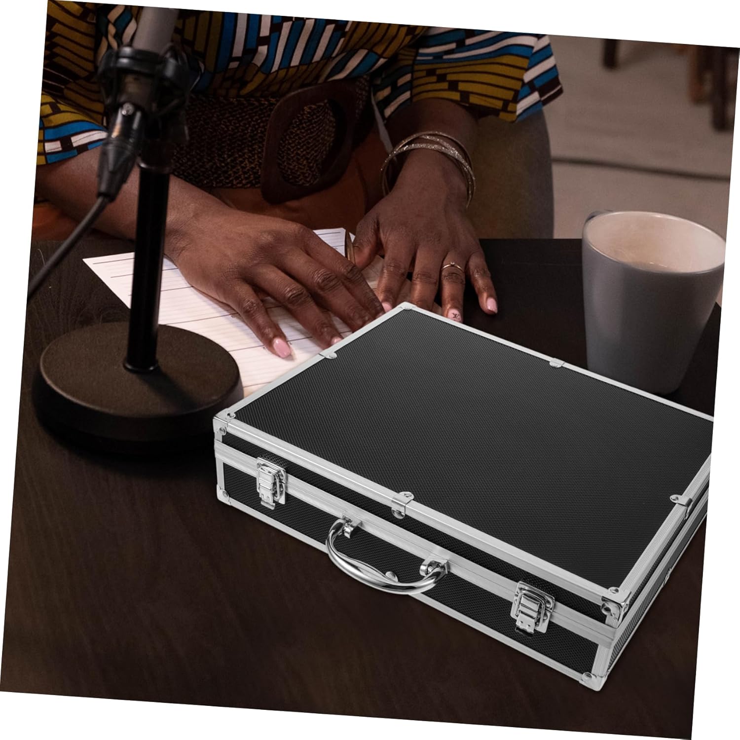 Portable Wireless Microphone Box Hard Case for Dj Mic for Party Box Handle