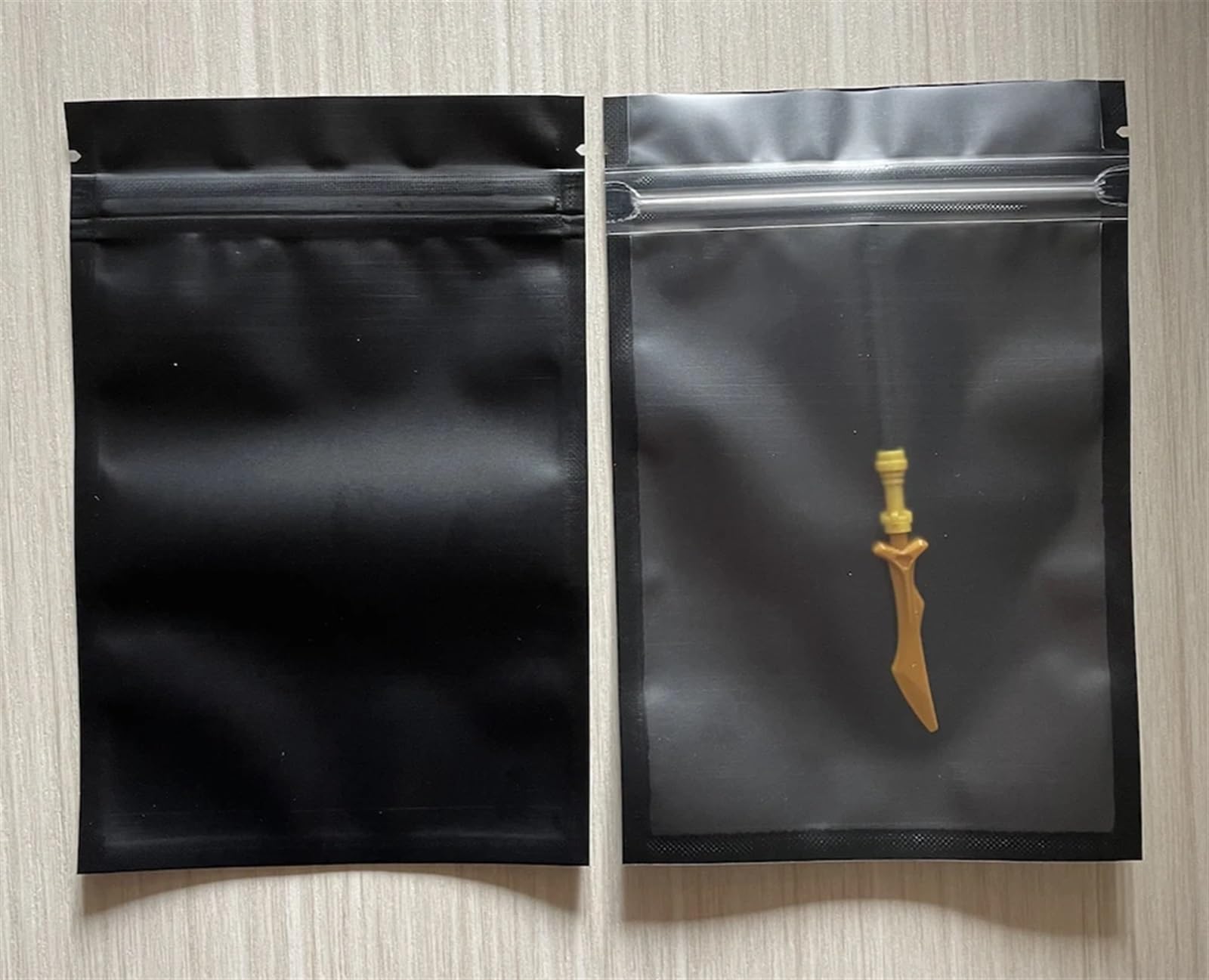 Bolsas con Cierre hermético, Bolsas de Mylar con Cierre hermético, Ventana translúcida, Cierre de Tres Lados, Color Negro Mate, Varios tamaños, Paquete de 100(26x30.5cm)