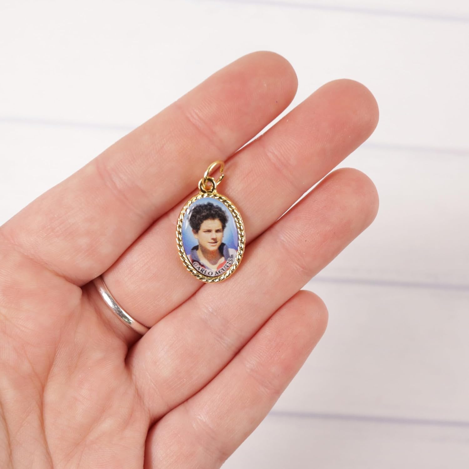 Needzo Carlo Acutis Gold Tone Medals, Double Sided Pendant, Catholic Patron Saint of the Internet, ¾ Inches - Image 3