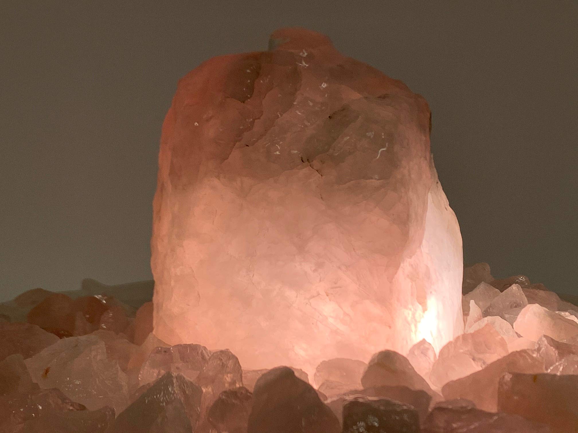 Zimmerbrunnen Delia Rosenquarz mit Beleuchtung (Schalenfarbe: Rosa)