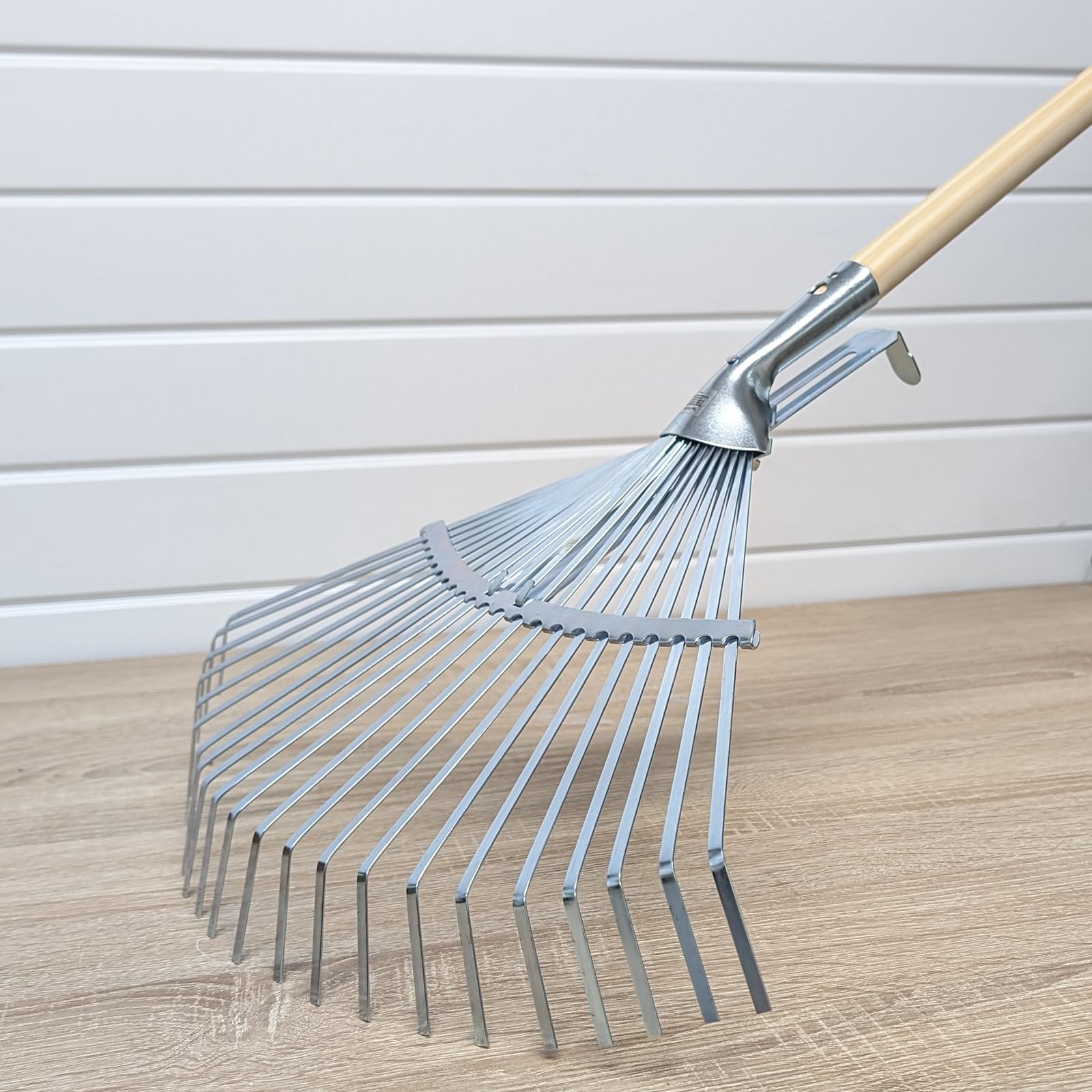 Garten Gerät Harke Rasen Boden Erde Rechen Metall Zinken Gartenrechen mit und ohne Holz Stiel (Rechen verzinkt verstellbar mit Stiel)