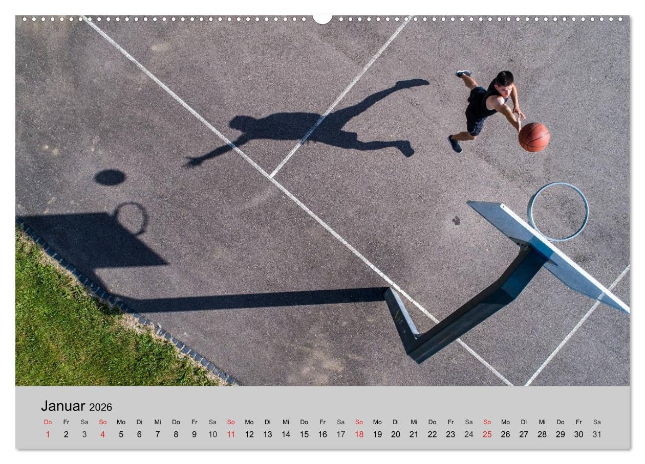 Momente des Sport (Wandkalender 2026 DIN A2 quer), CALVENDO Monatskalender: Sportler aus der Drohnen- und Bodenperspektive (CALVENDO Sport)