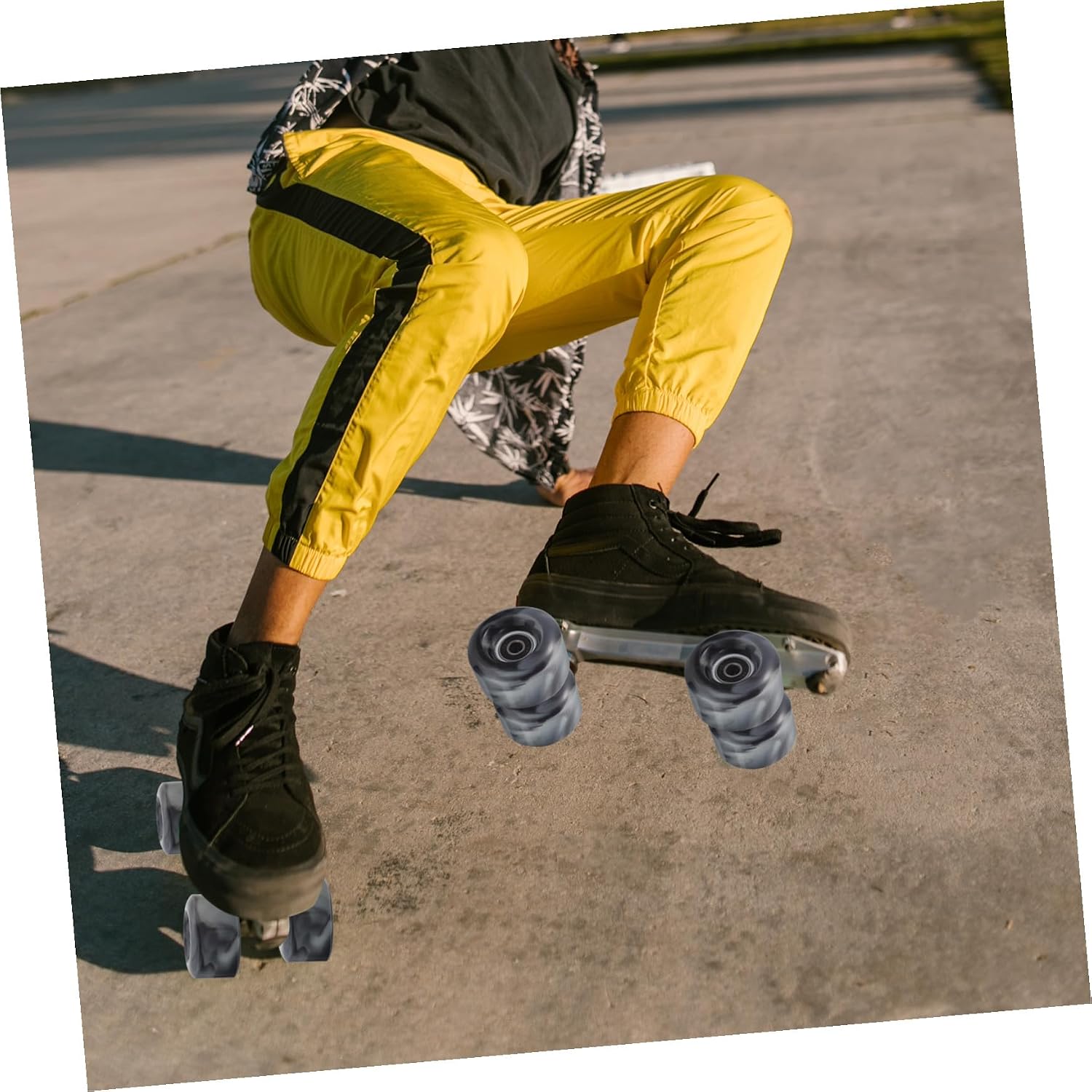 4pcs Roller Skating Wheels with Dual-color Black and White Pu Material, Non-light-up Quad Skate Wheels with Bearings, Outdoor and Recreational Roller Skate Accessories Random Color