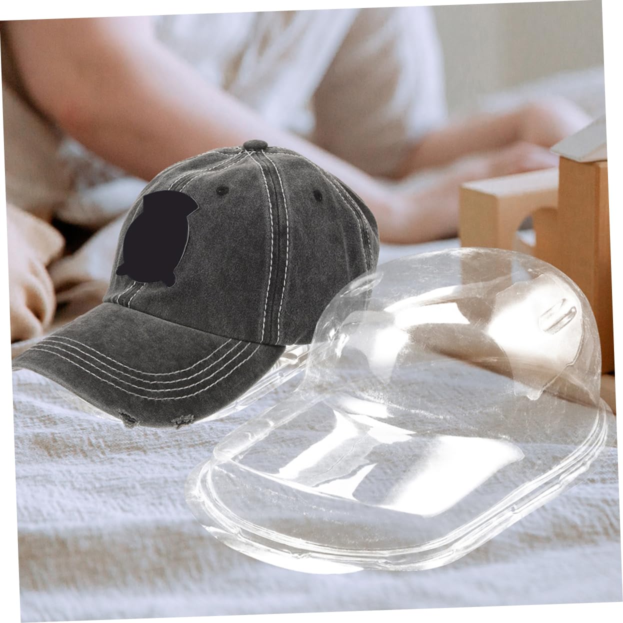 UKCOCO Porta Gorras de Béisbol de Plástico Pp para 6 Piezas | Expositor Transparente Colgante, para Gorras de Visera Curva, Diseño Antideformación