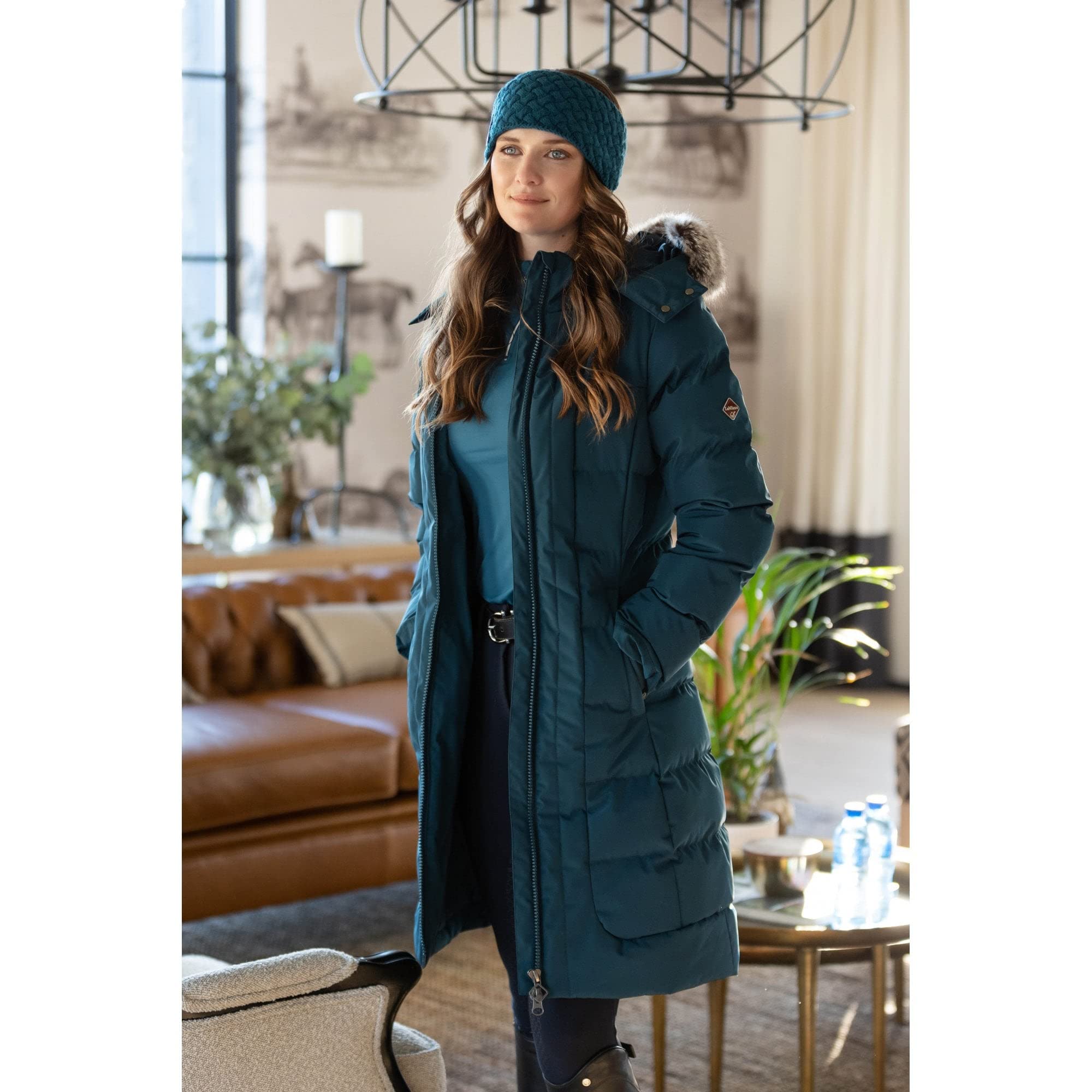 LeMieux Loire - Abrigo de equitación de invierno cálido con cremallera de 2 vías, bolsillos con cremallera, abrigo de invierno con capucha extraíble y ribete desmontable para mujer, Atlantic Blue, 36
