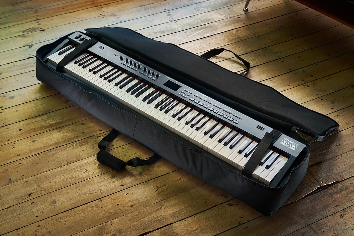 Roland CB-B88S | Torba do przenoszenia klawiatury | Do cienkich klawiatur 88-Note | Pasuje do RD-88EX, RD-08, FP-30X, FP-10 i GO:PIANO88 | Trwała i wygodna konstrukcja | Odpinany pasek na ramię | 2