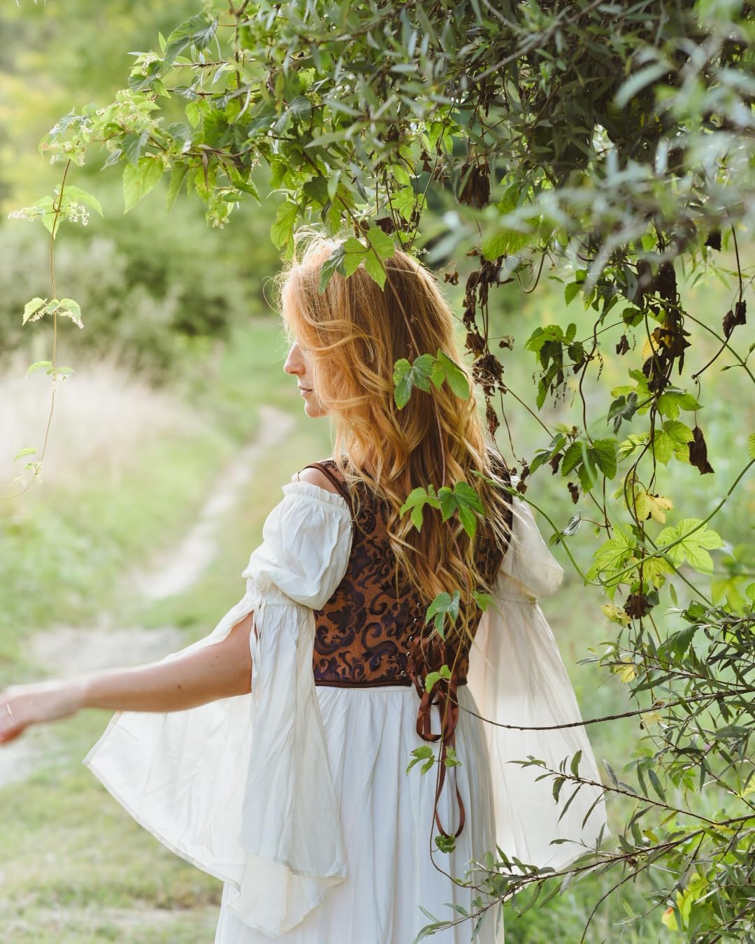 Scarlet Darkness Renaissance Dress for Women Medieval Peasant Dress Long Bell Sleeve Dresses - Image 7