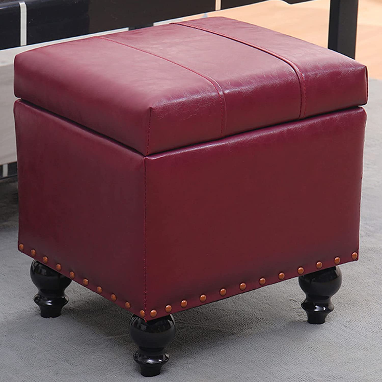 Repose-pieds en cuir de luxe léger, pouf capitonné avec rivets déco