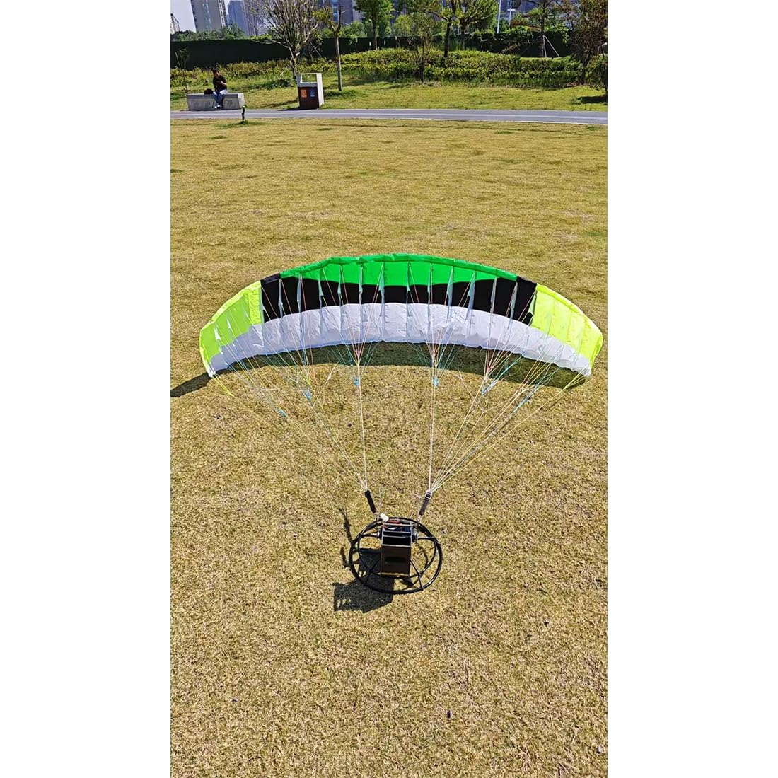 Mini parapente eléctrico de acrobacias a control remoto de 2.4 G, parapente de vuelo acrobático de alta altitud de 150 cm con carrito con ruedas y color de tela de paraguas aleatorio, regalo ideal