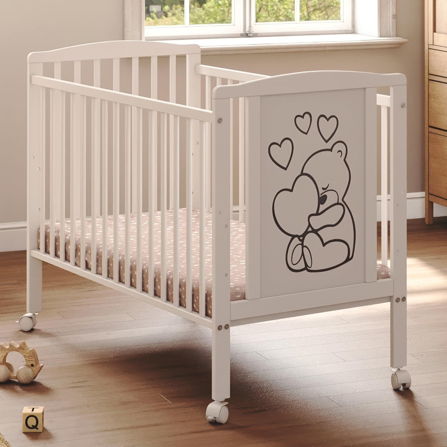 Lettino con materasso 60x120 cm Luca-Mia – Lettino in legno con sbarre, design cuore