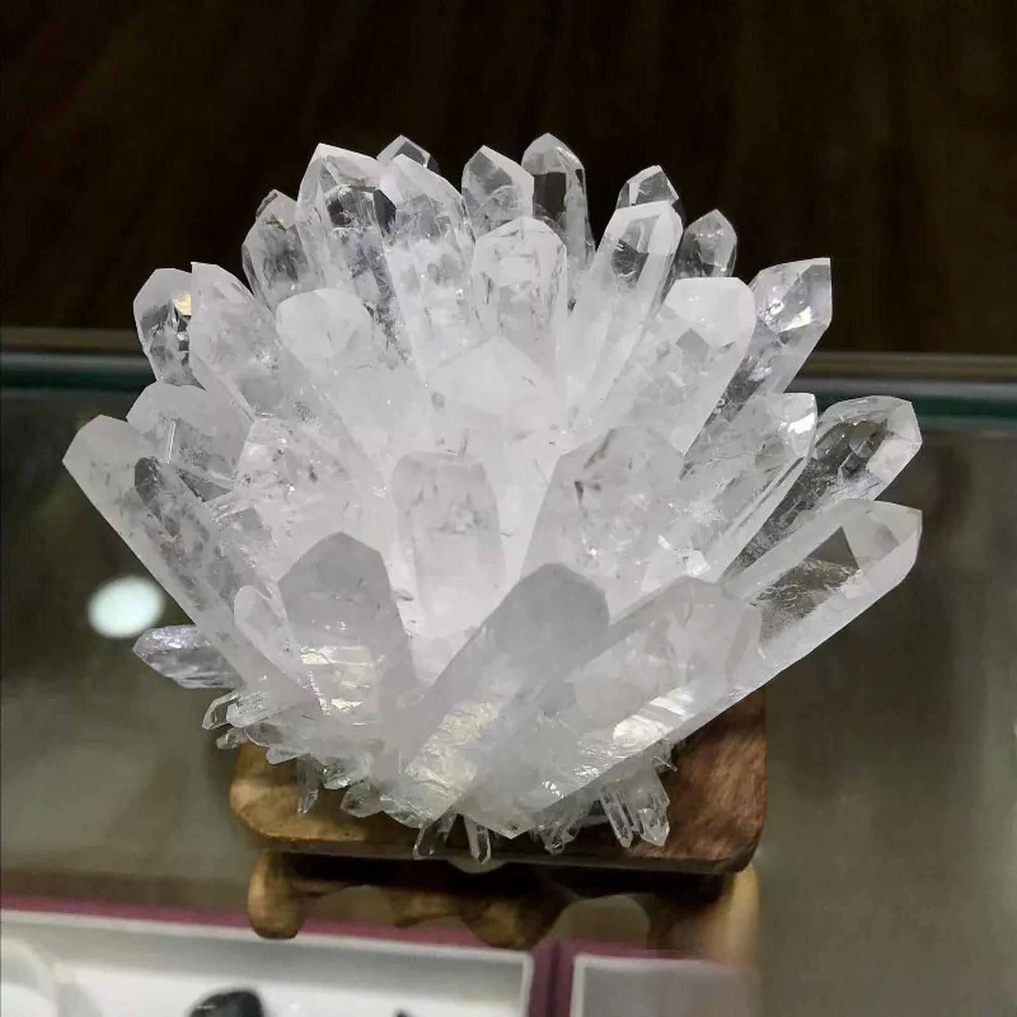 Großes natürliches Bergkristall-Cluster-Geode-Rohedgel-Exemplar