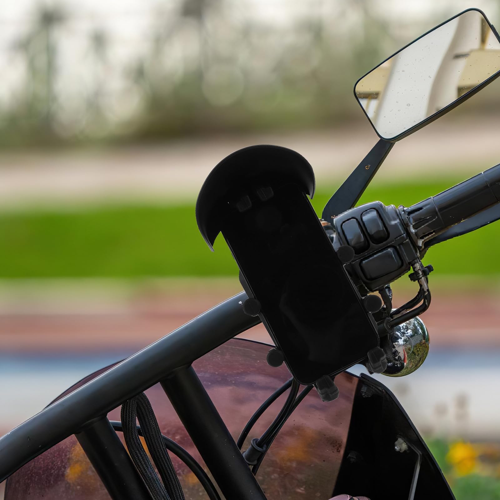 Supporto Cellulare per Veicoli a Due Ruote e Bici in Plastica e Silicone Nero, Antivibrazione e Staccabile, Adatto a Telefoni Larghezza 69-93mm, per Scooter e Manubri 1,6-3,2cm