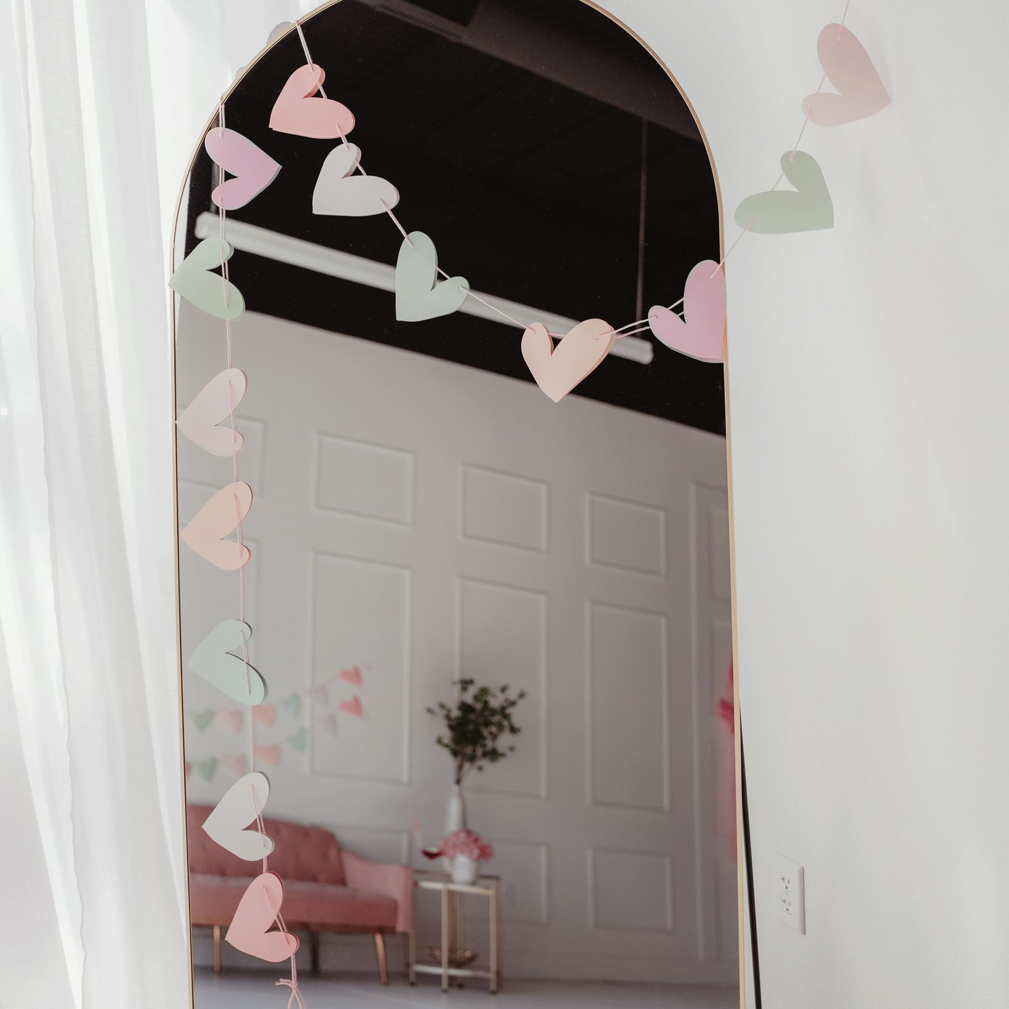 Guirnalda de corazón de papel bohemio para decoración del día de San Valentín, 16 corazones de conversación pastel para fiestas galentinas, pancarta de San Valentín preencordada de 11 pies hecha con