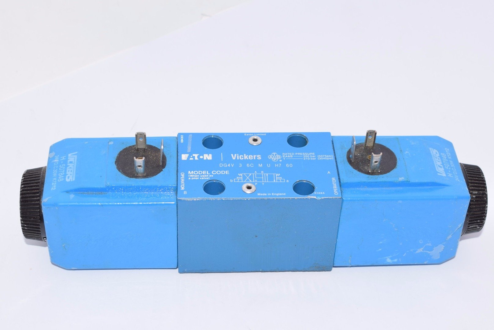 VICKERS DG4V-3-6C-M-U-H7-60 SOLENOID VALVENEW OUT OF A BOX