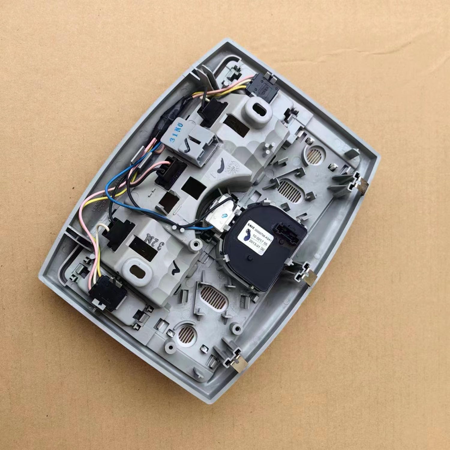 Bouton de commande de liseuse cassé sur MG6 ? Remplacez votre interrupteur