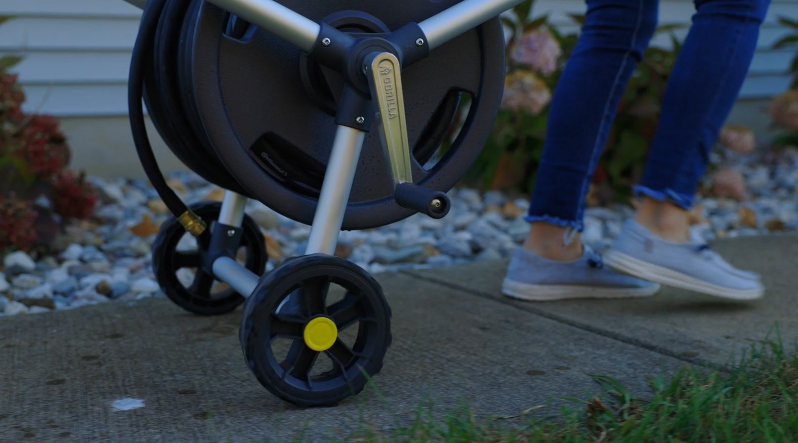 gorilla - RAICO Gorilla Carts Gorilla 150 Aluminum Upright Hose Reel, Holds
