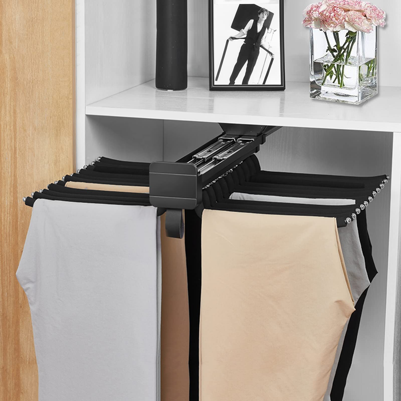 Porte-pantalons extractible coulissant de penderie avec cintre latéral