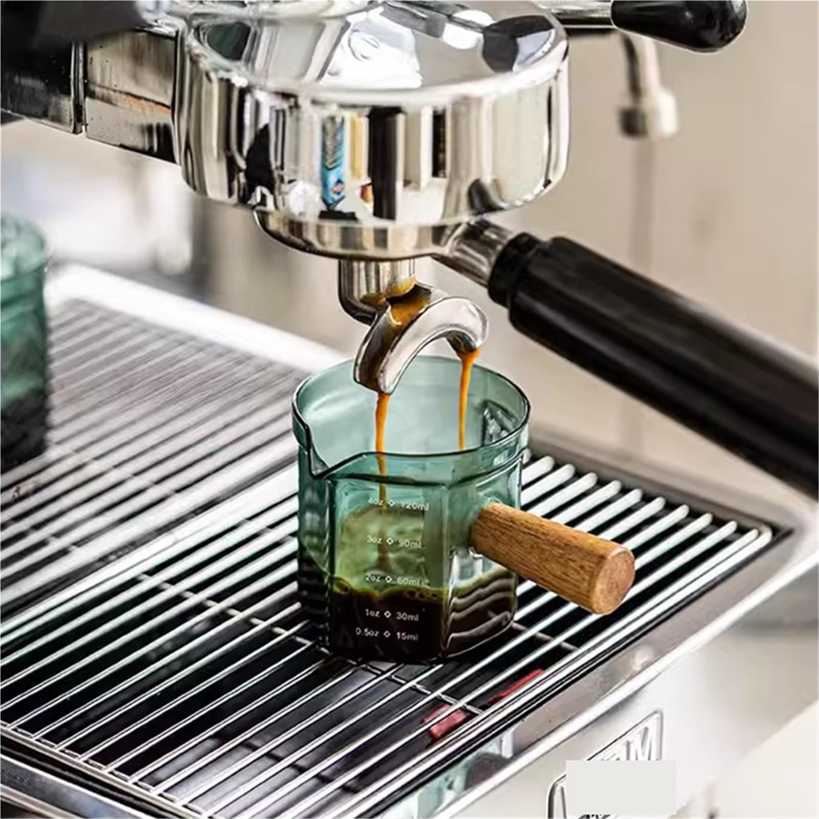 Jarra para Espumar Leche Taza medidora de Espresso con Mango de Madera, Jarra Hexagonal for Leche, Suministros de café, Taza for Salsa, Jarra for Servir, 120ml, 2 uds.(Grey)