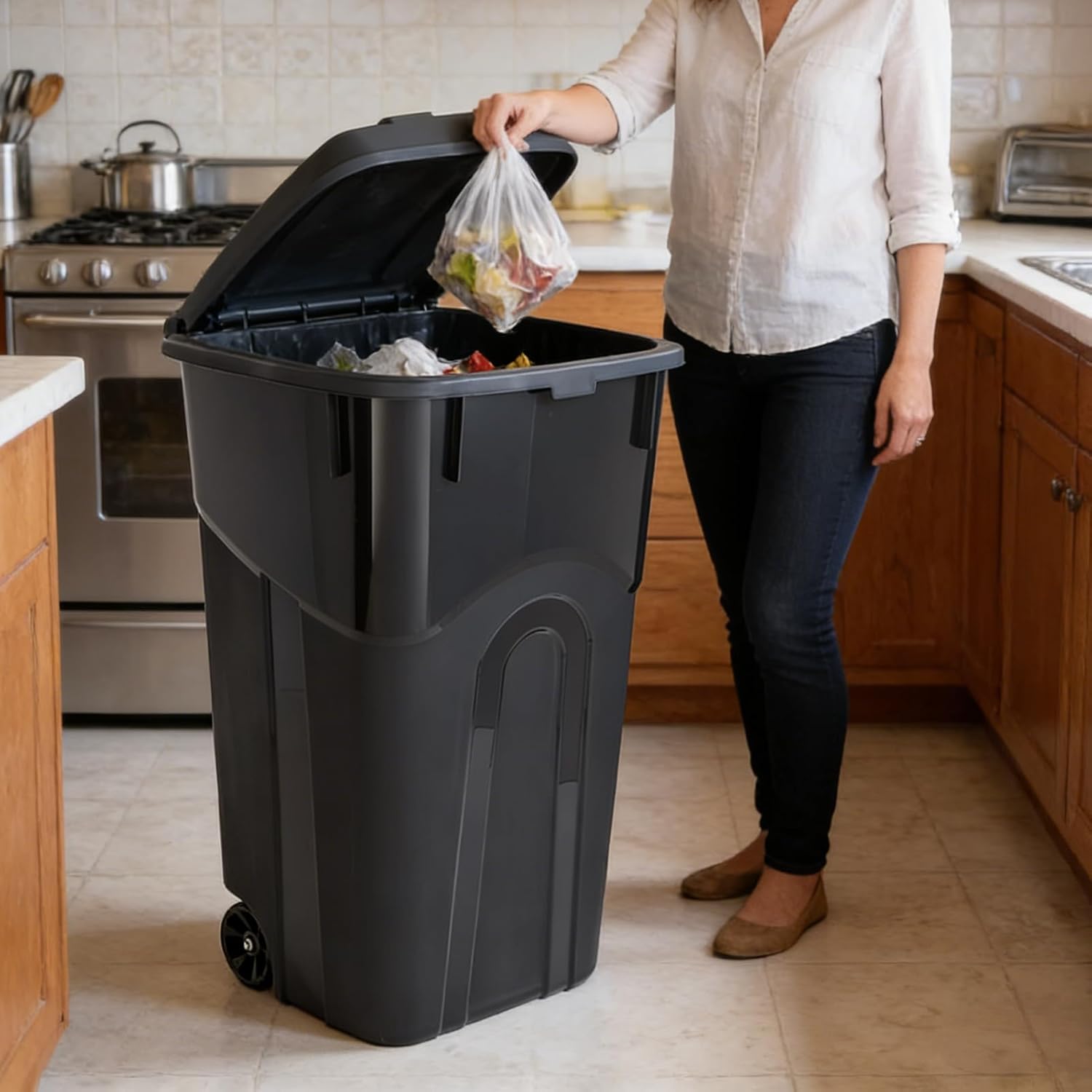 32 Gallon Outdoor Trash Can, Garbage Can with Wheels & Lid, Garbage Bin for Kitchens, Bedrooms, Garages, Gardens, and Outdoors