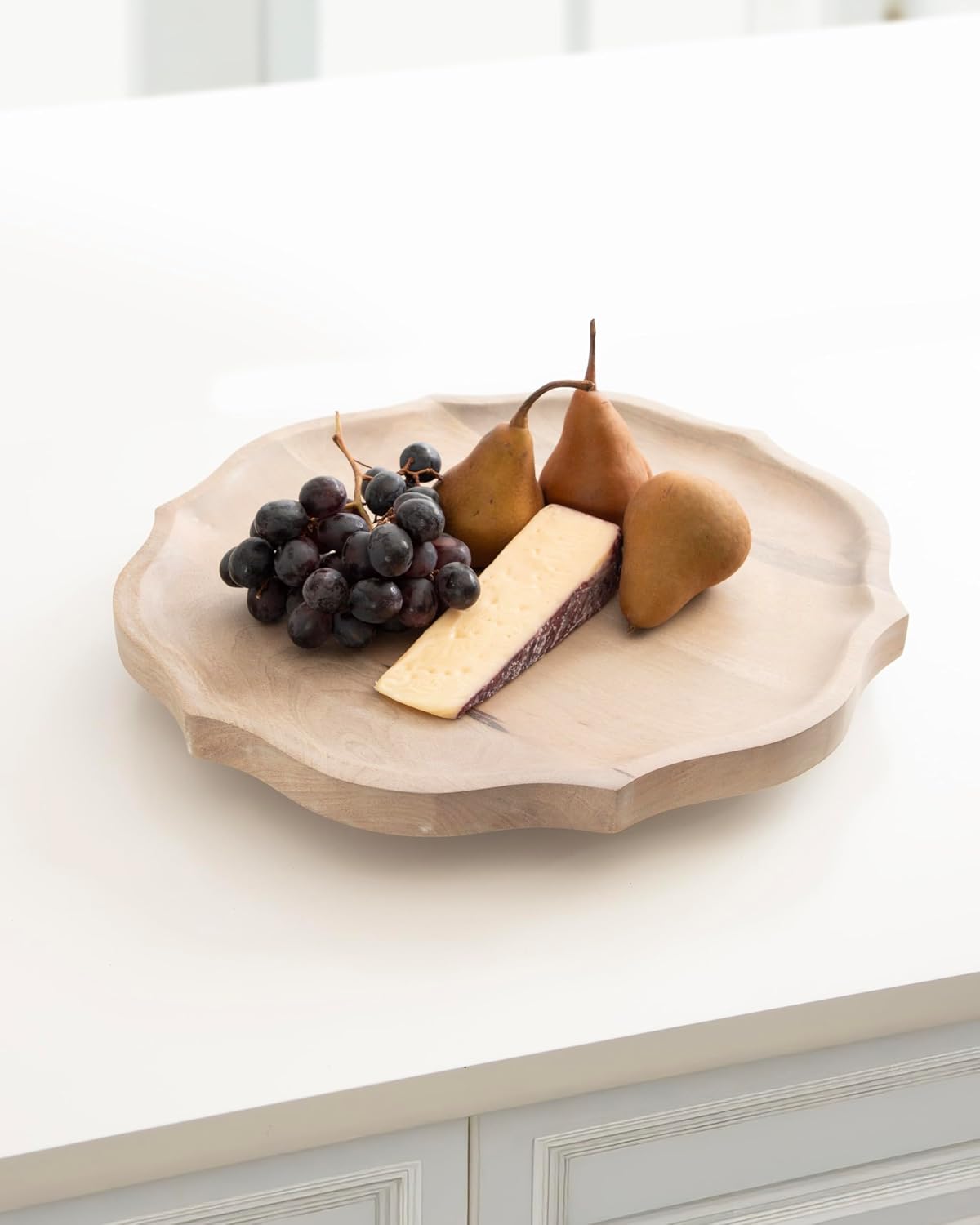 Kate and Laurel Lorah Farmhouse Wood Round Lazy Susan Tray, 16 Inch Diameter, Natural, Scalloped Wooden Countertop Organizer with Turning Lazy Susan for Kitchen Storage or Living Room Ottoman Tray