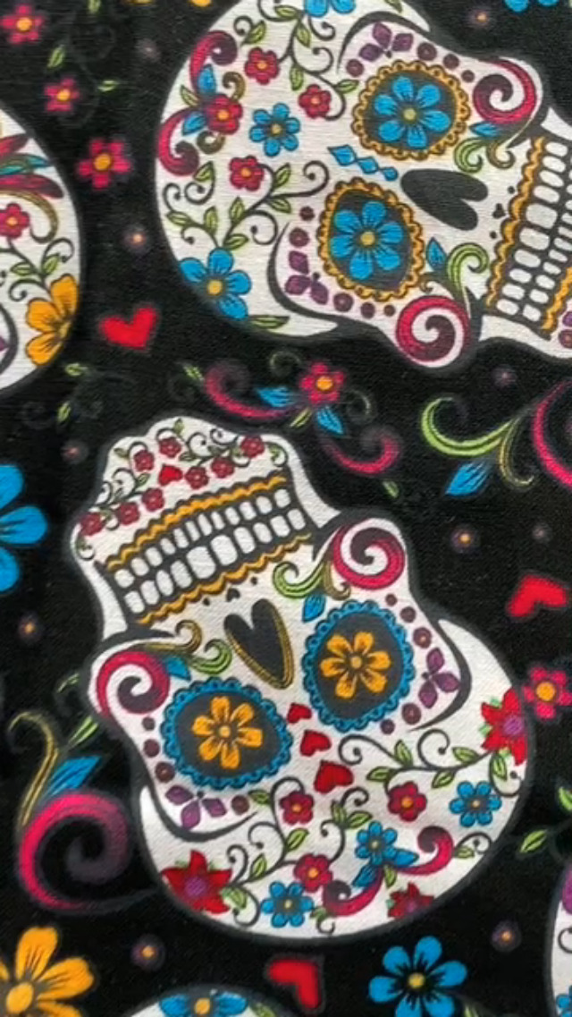 Tissu Coton Imprimé Sugar Skulls (têtes De Mort Mexicaines) - 1 Yard (36 X 58 Pouces) - Neuf