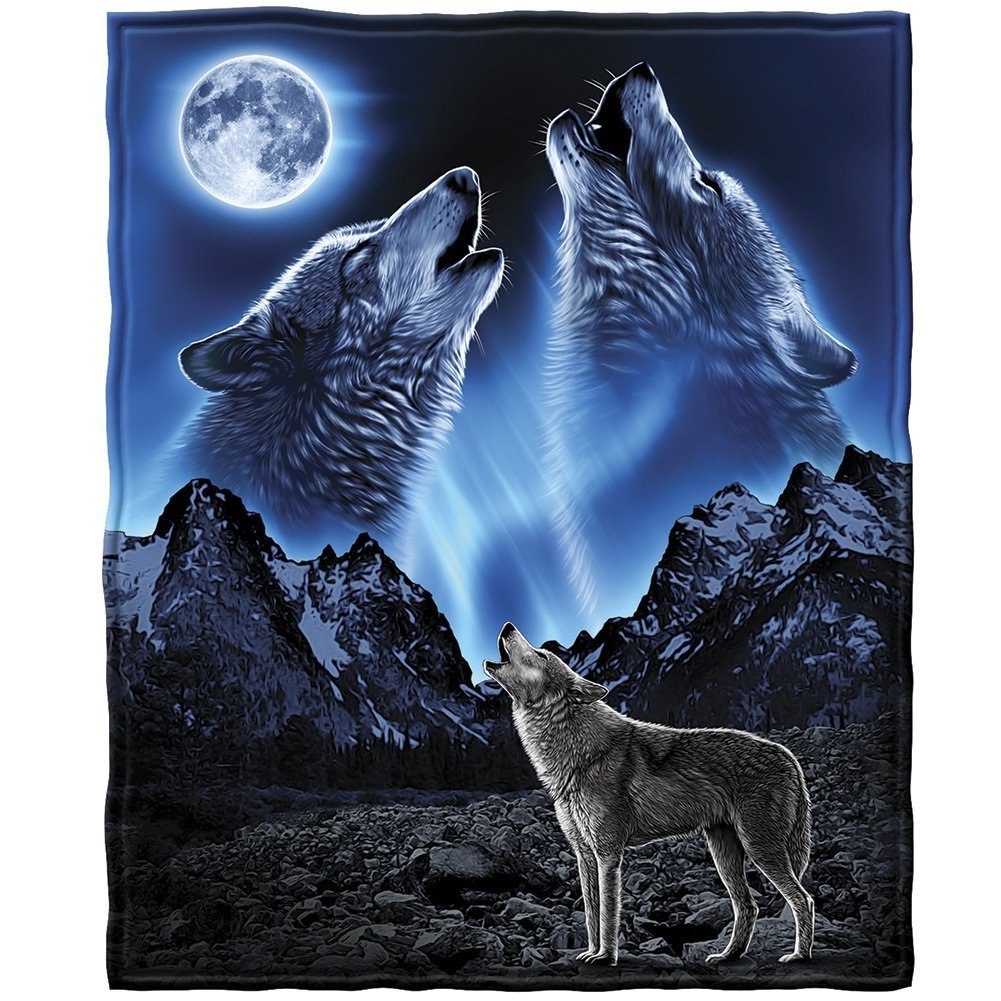Dawhud Direct Howling Wolves Fleece Blanket - 50 x 60 Inches Soft Plush for Men, Women, and Kids - Cozy With Wolf Design for Home Decor, Camping, or Outdoor Use - Gift for Wolf Lovers