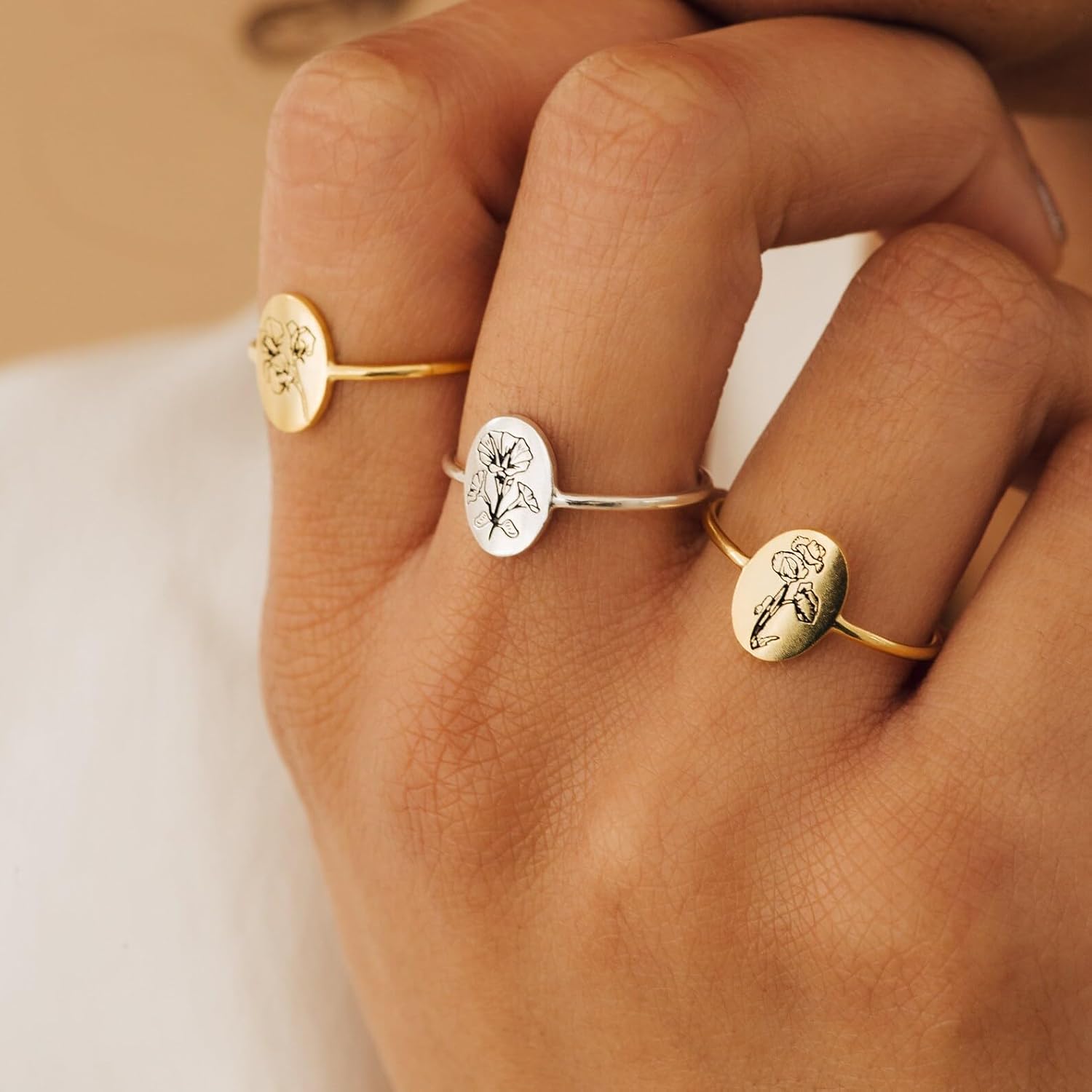 CAITLYNMINIMALIST Personalized Birth Flower, Custom Chunky Signet Gold Ring,18K Gold Plated Silver, Personalized Gift for Women, Birthday Gift for Her