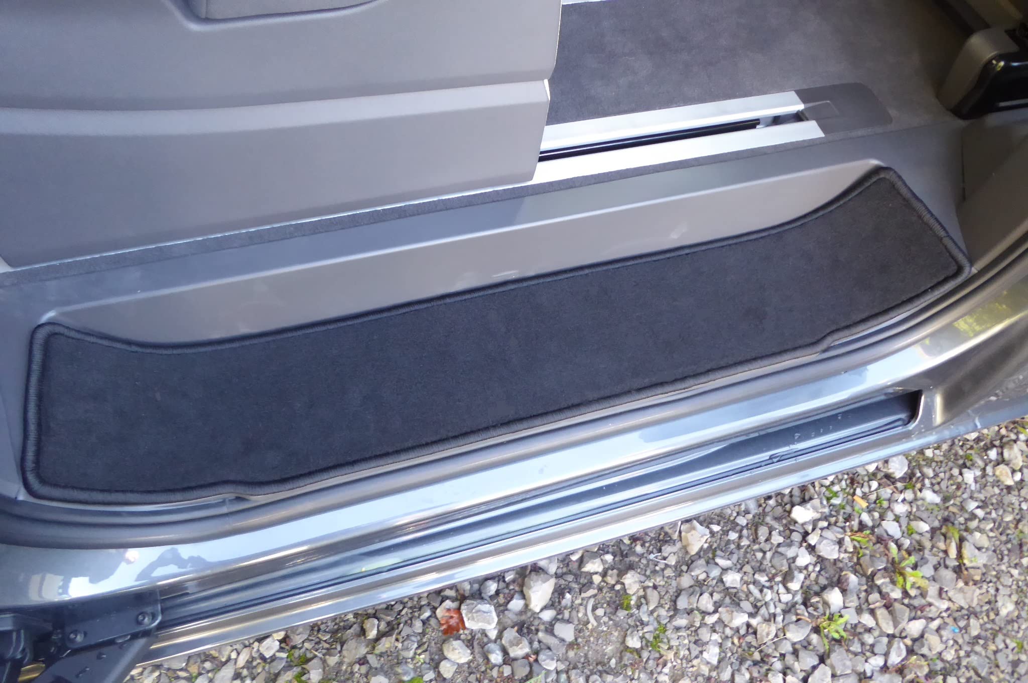 Teppiche für Einstieg Trittstufen Einstiegsmatten Trittstufenmatten passend für VW T7 California Coast Ocean 4-teilig