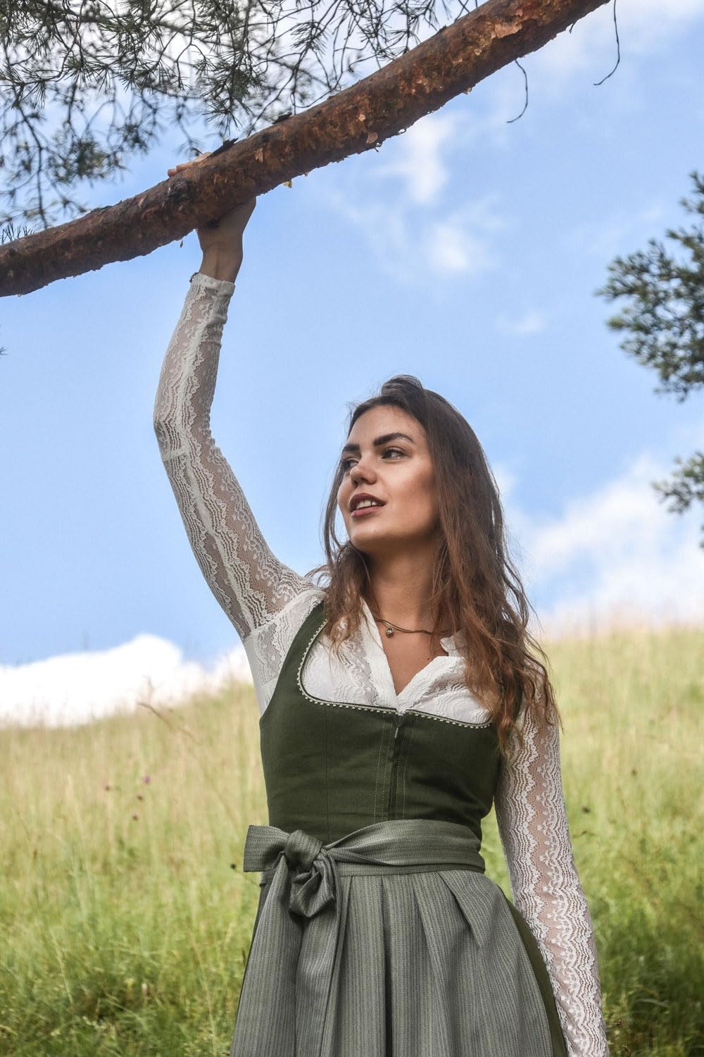 Edelnice Trachtenmode Midi Dirndl Anni aus Leinen Grün inkl. Dirndlschürze Gr. 32-54
