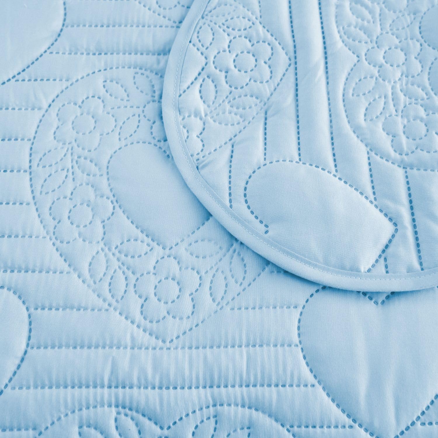 Auemtyn Full/Queen Size Quilt Set, Soft Lightweight Summer Bedspread, Reversible Microfiber Bed Coverlet for All Seasons (Light Blue, Heart Pattern, 1 Quilt, 2 Pillow Shams) - Image 7