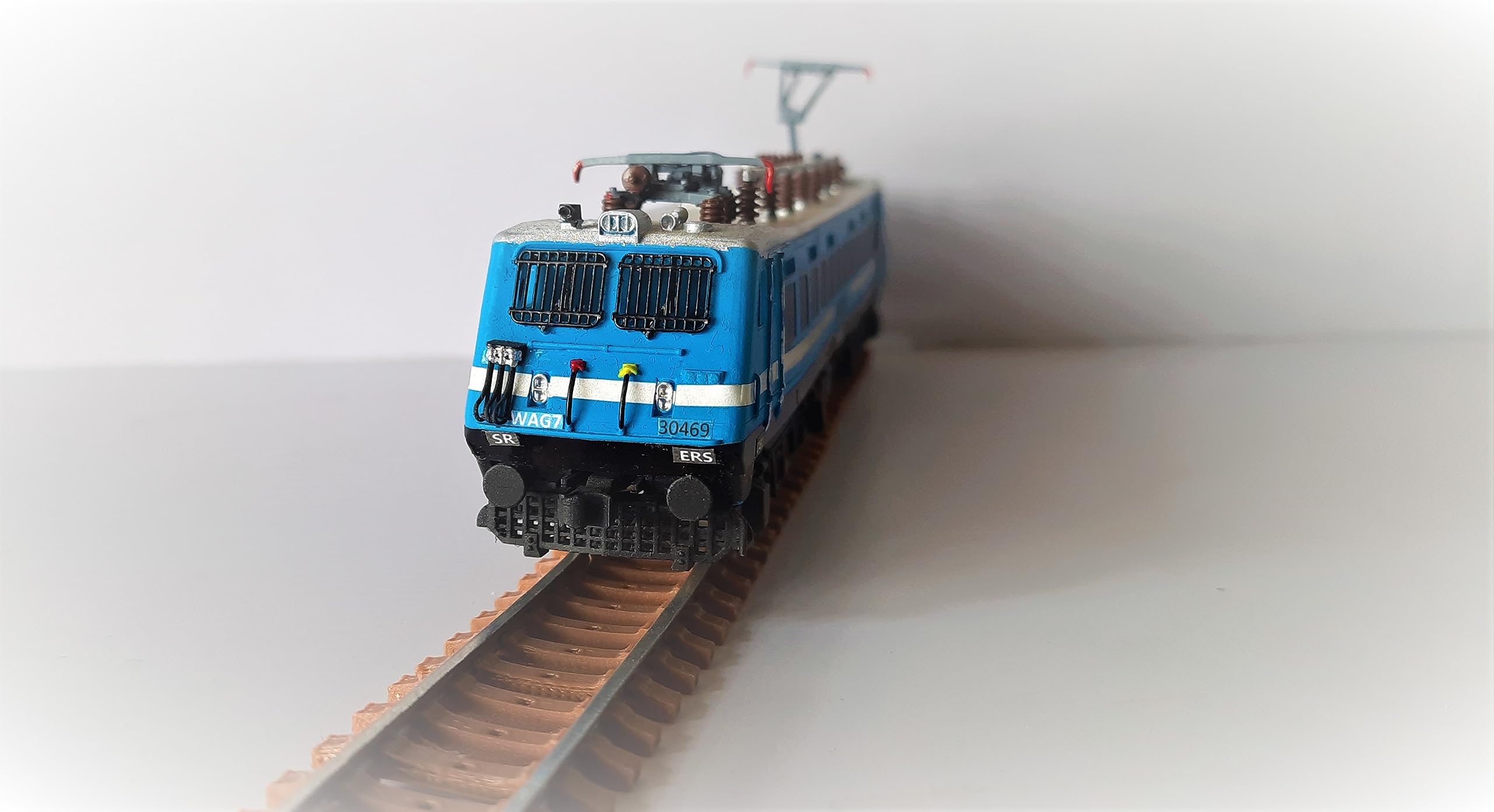 CRealities WAG7 Locomotive Indian Railways HO Scale Display