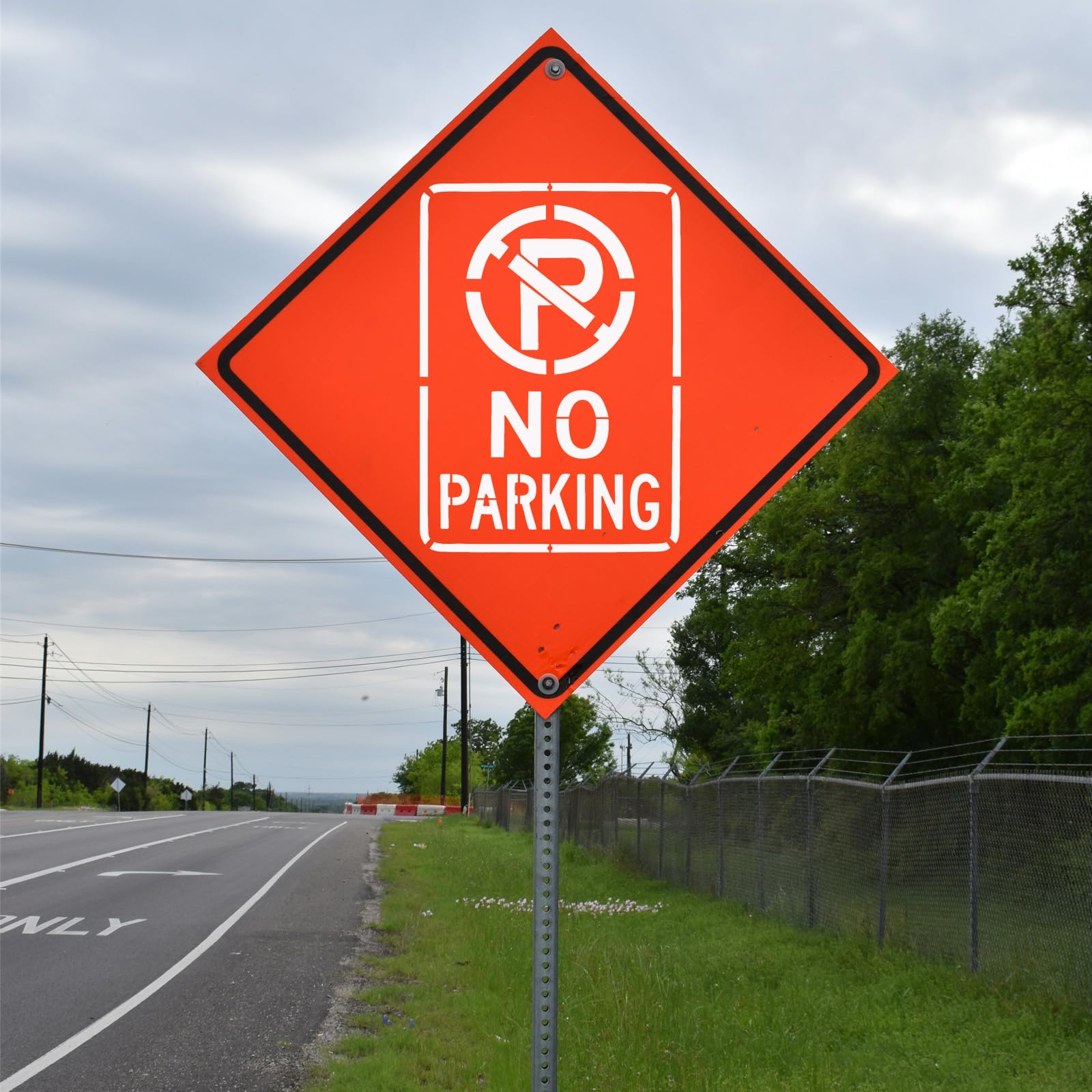 Parkverbot-Schild Aus Kunststoff – 360 X 120 Mm, Vorgebohrt Mit Montagematerial Für Innen & Außen