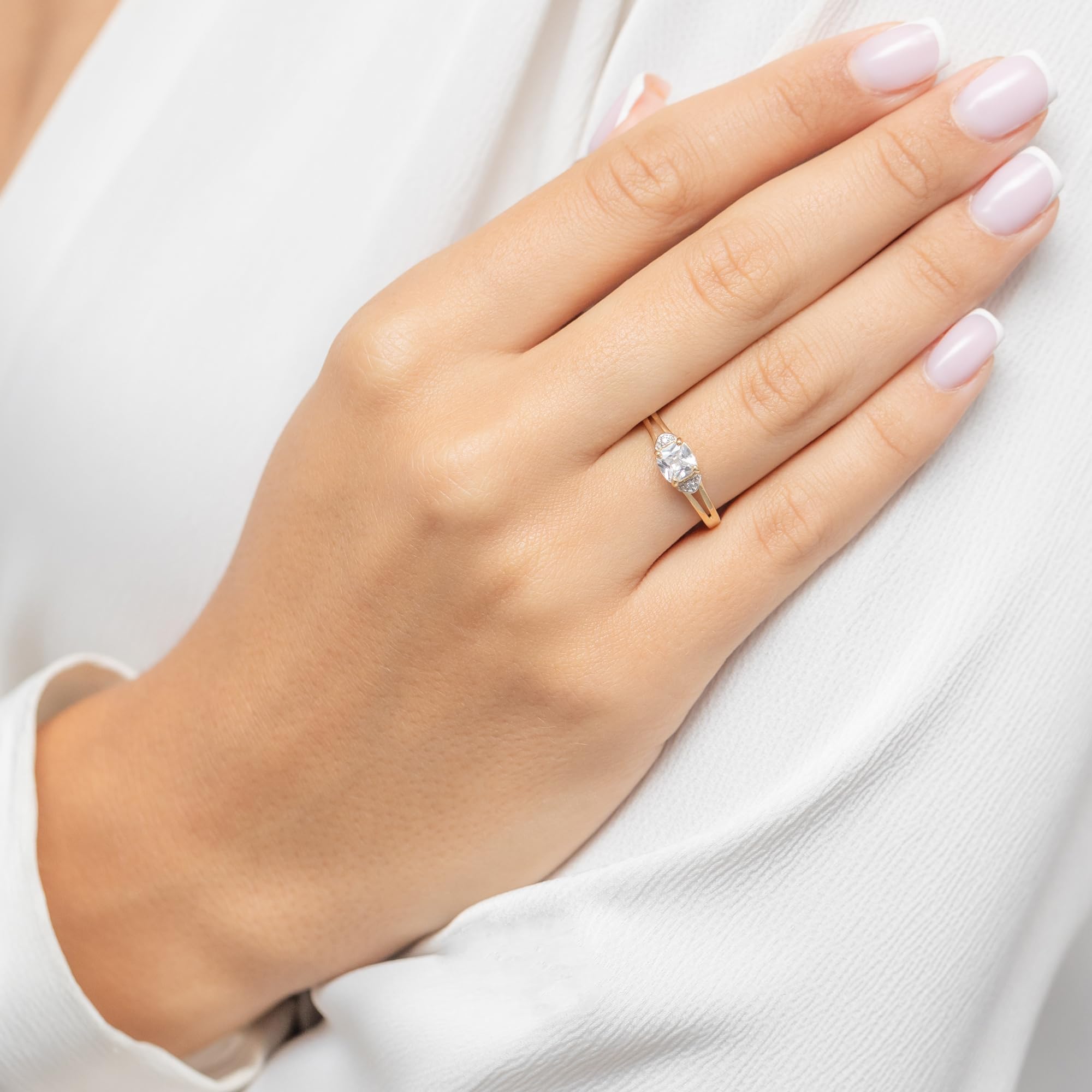 MARKO Goldring Damen 375 Echtgold – Ring mit Stein in 4 Farben (Weiß, Rot, Blau, Türkis) – Verlobungsring Damen Schmuck – Geschenk für Frauen in Geschenkbox – Courting
