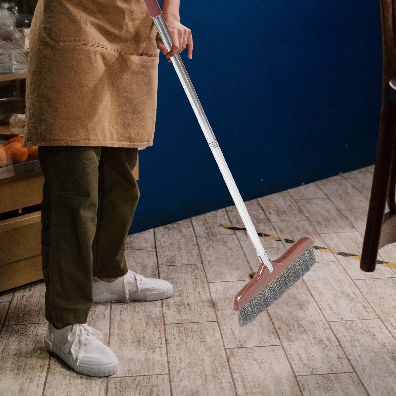 Scopa Telescopica Setole Morbide Nere 90 Cm Manico in Acciaio Inox Spazzola Staccabile per Pulizia Pavimenti Interni Casa e Ufficio per Polvere Chioma e Uso Domestico