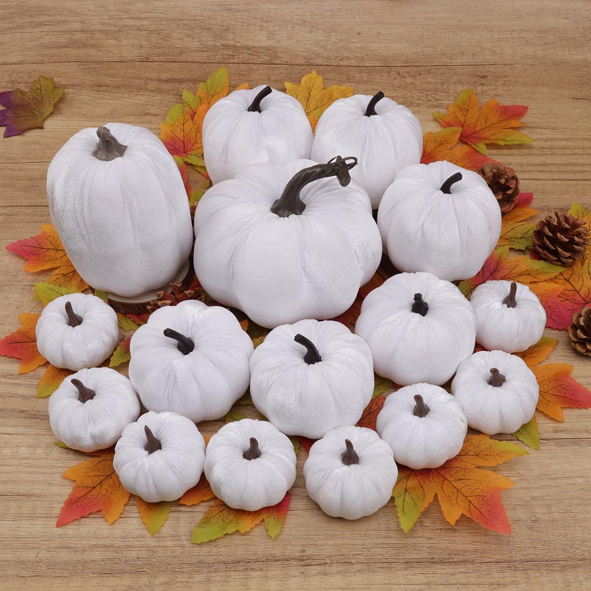 Decorazione artificiale di zucca di velluto 16pcs bianco assortiti Ringraziamento Piccolo tessuto zucche Halloween autunno tavoli centrotavola fattoria
