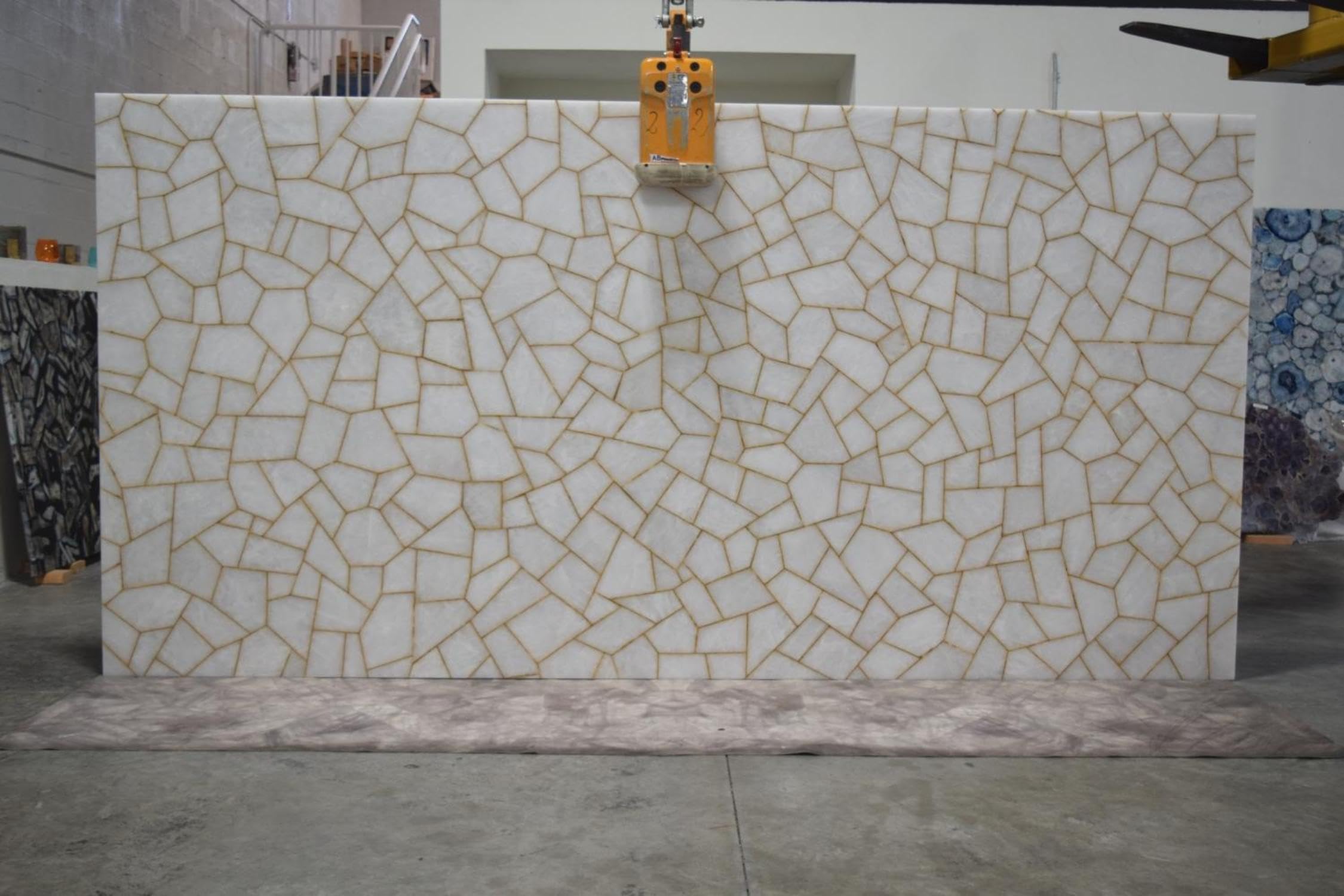 Tavolino da caffè al quarzo bianco I Tavolo da prato al quarzo I Bianco Tavolo da tavolo I Tavolo al quarzo fatto a mano I Tavolo da divano in quarzo bianco con lamina d'oro 76 x 76 cm